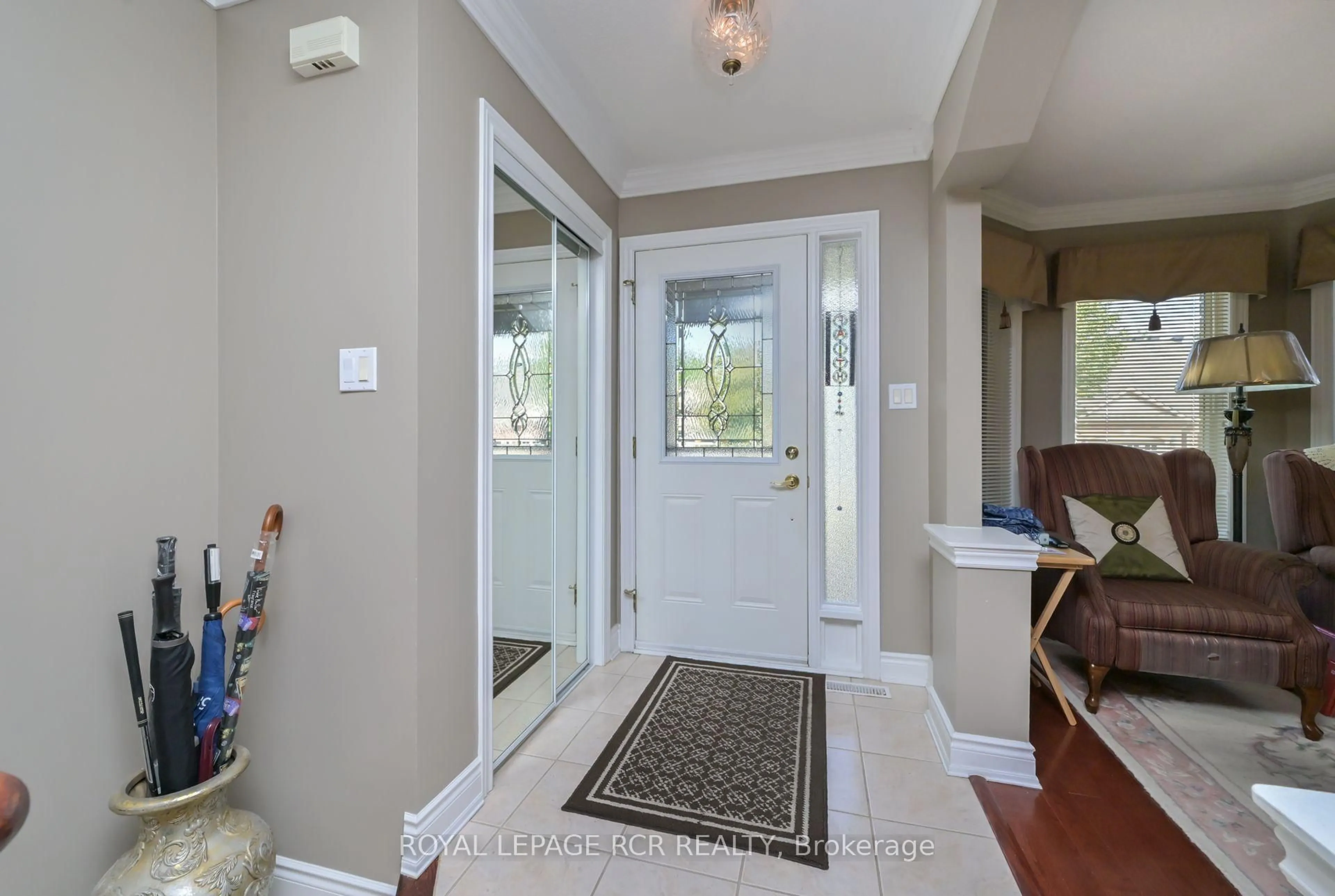 Indoor entryway for 11 Montebello Terr, New Tecumseth Ontario L9R 2H4