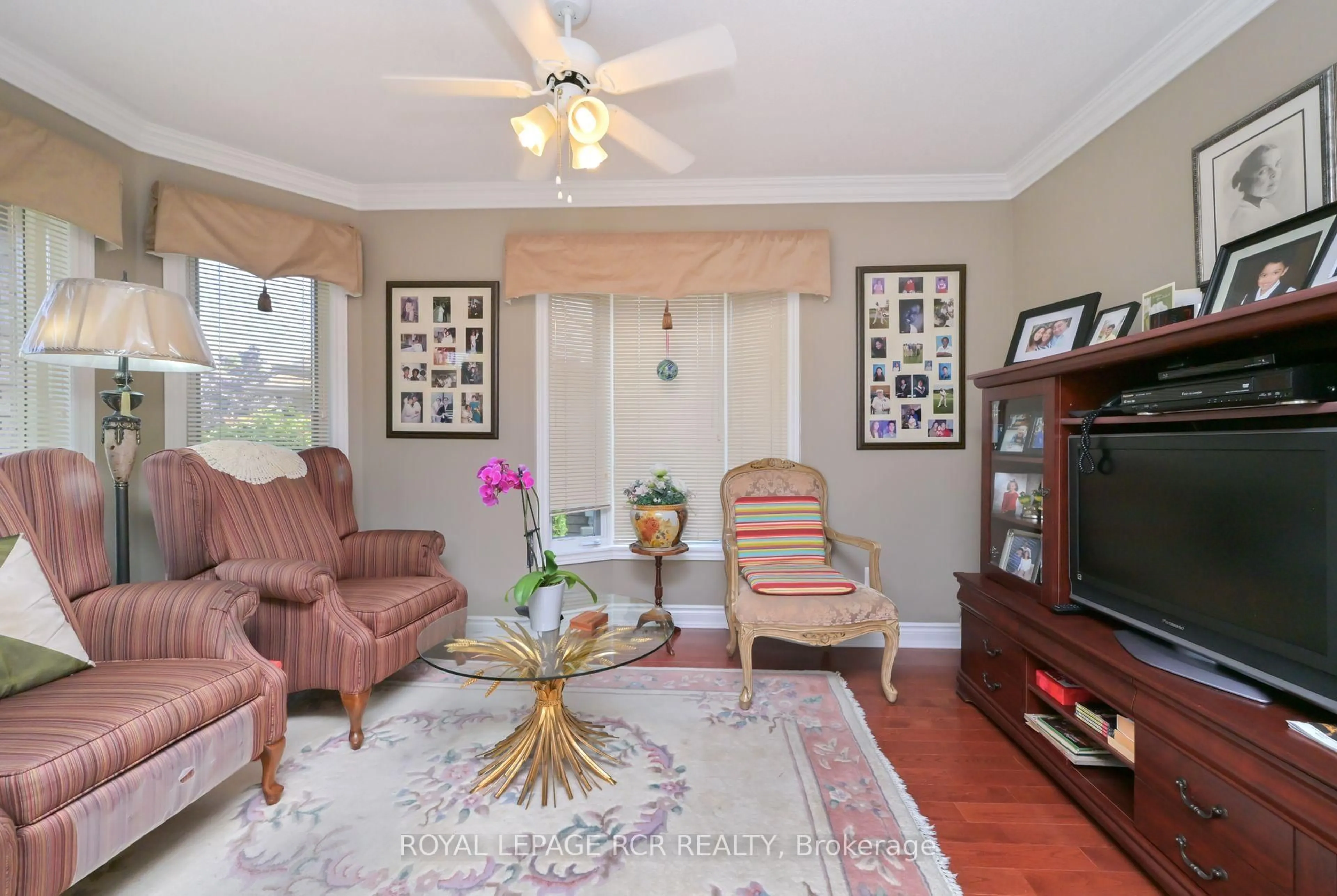 Living room with furniture, unknown for 11 Montebello Terr, New Tecumseth Ontario L9R 2H4