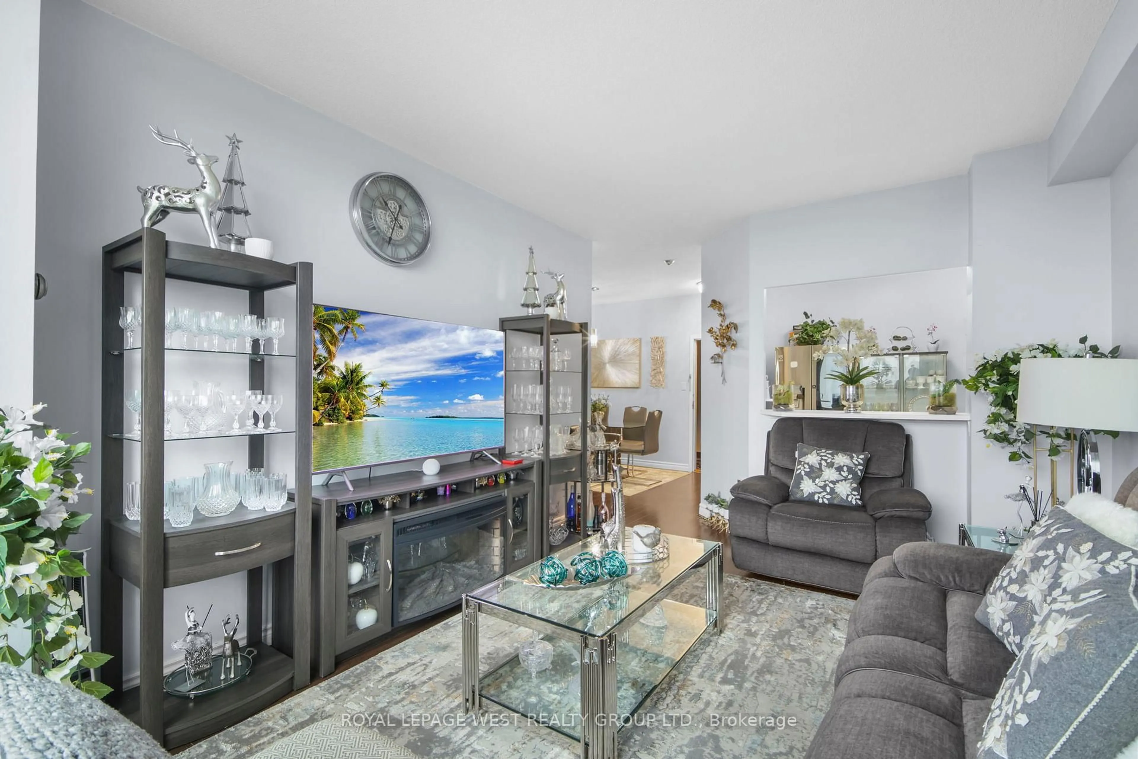 Living room with furniture, unknown for 326 Major Mackenzie Dr #805, Richmond Hill Ontario L4C 8T4