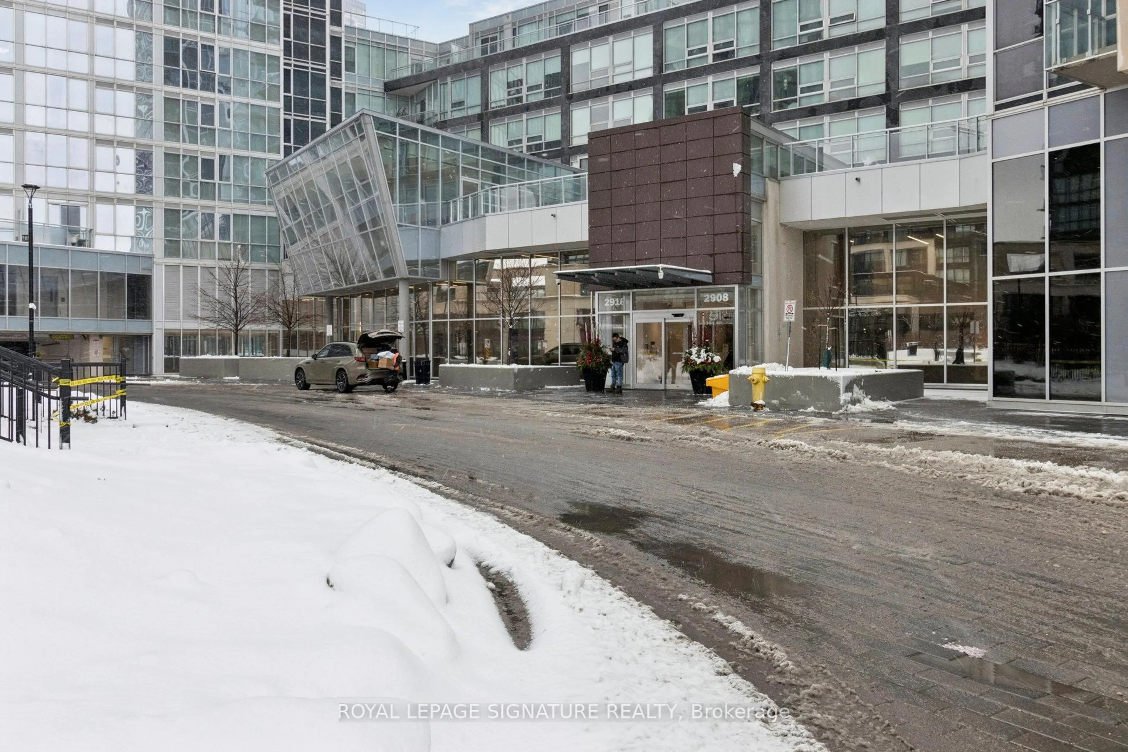 Blurry image for 2908 Hwy 7 #525, Vaughan Ontario L4K 0K5