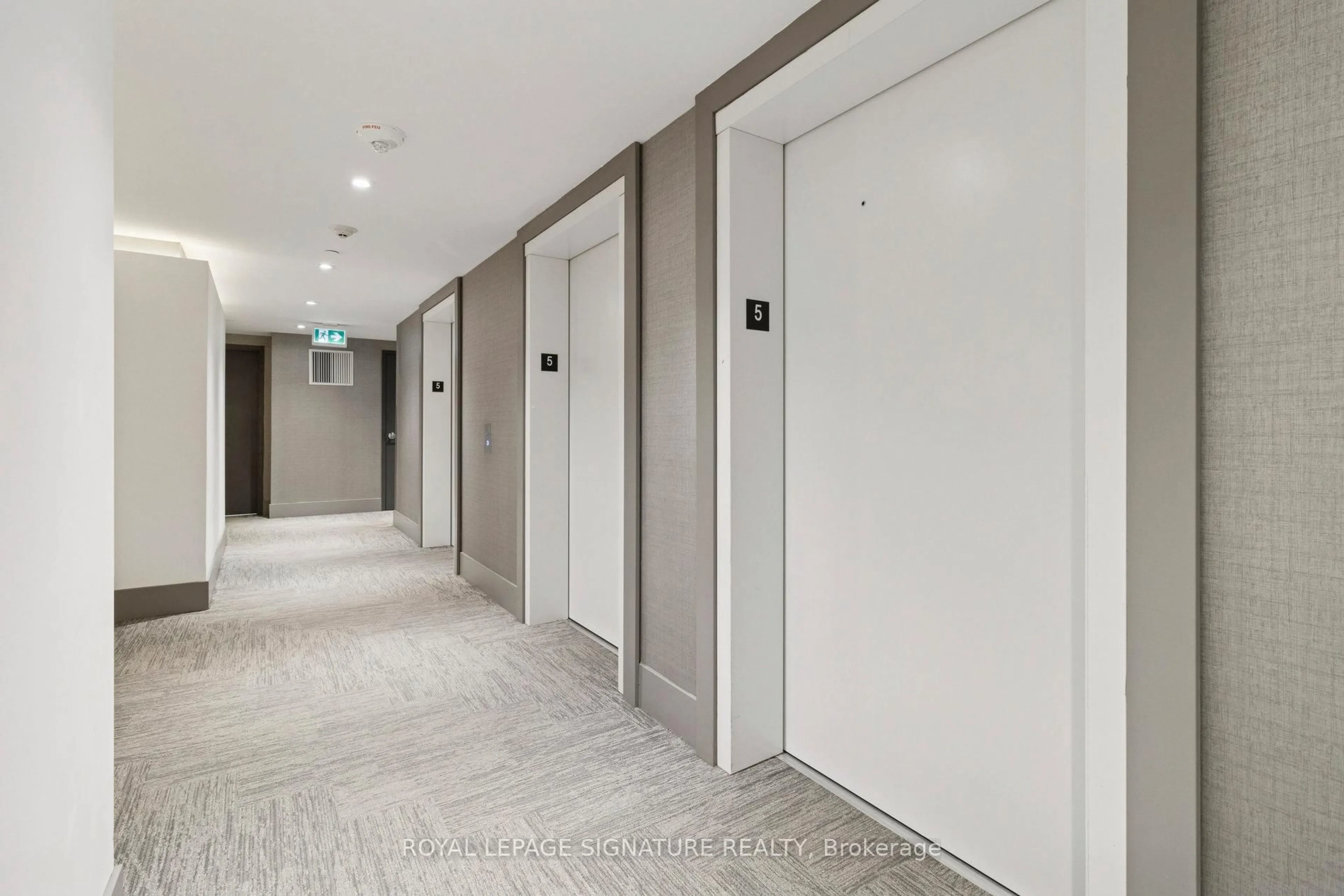 Indoor foyer for 2908 Hwy 7 #525, Vaughan Ontario L4K 0K5