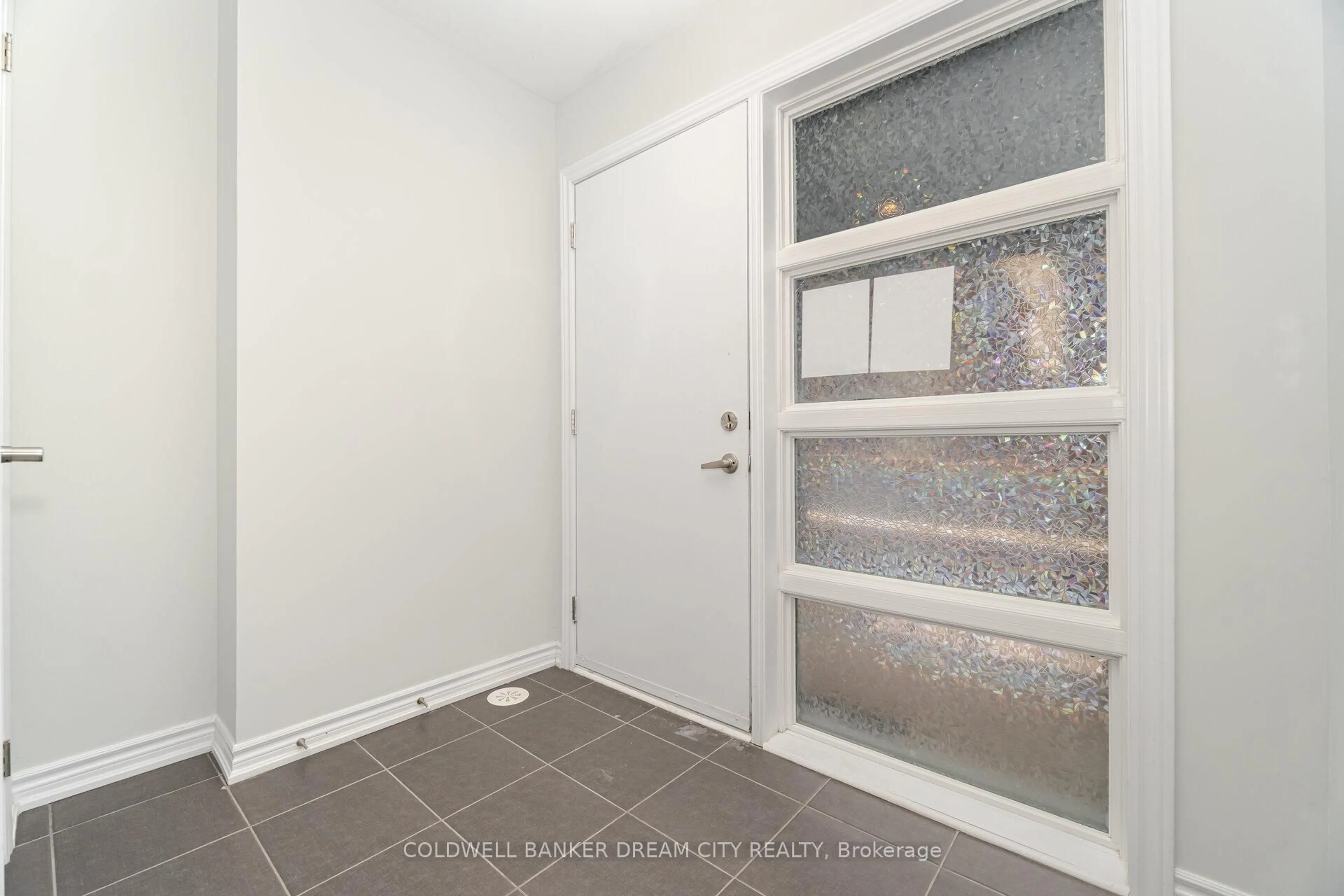 Indoor entryway for 40 Herman Gilroy Lane, Markham Ontario L6C 3L7