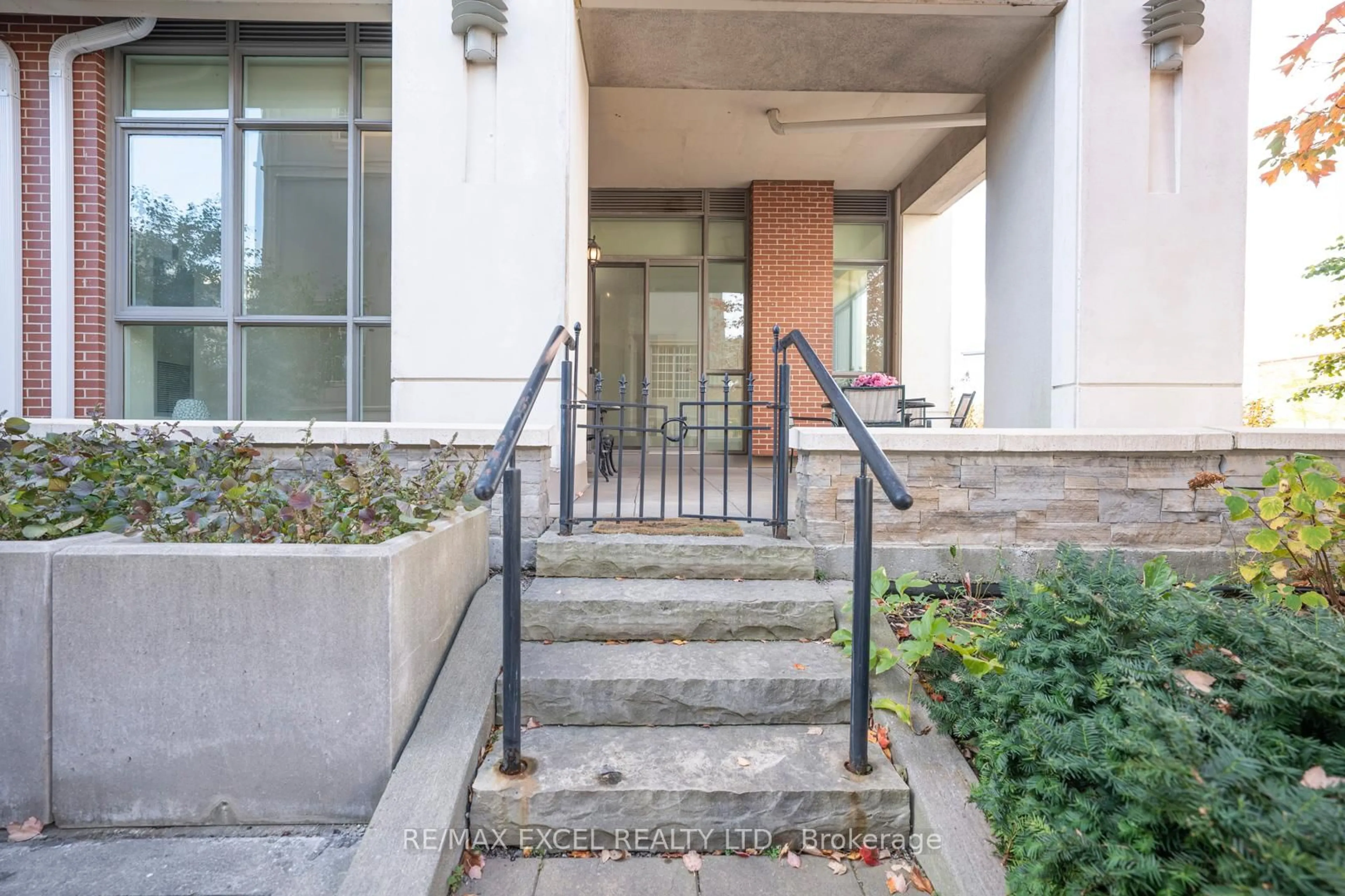 Unknown for 1 Upper Duke Cres #110, Markham Ontario L6G 0B6