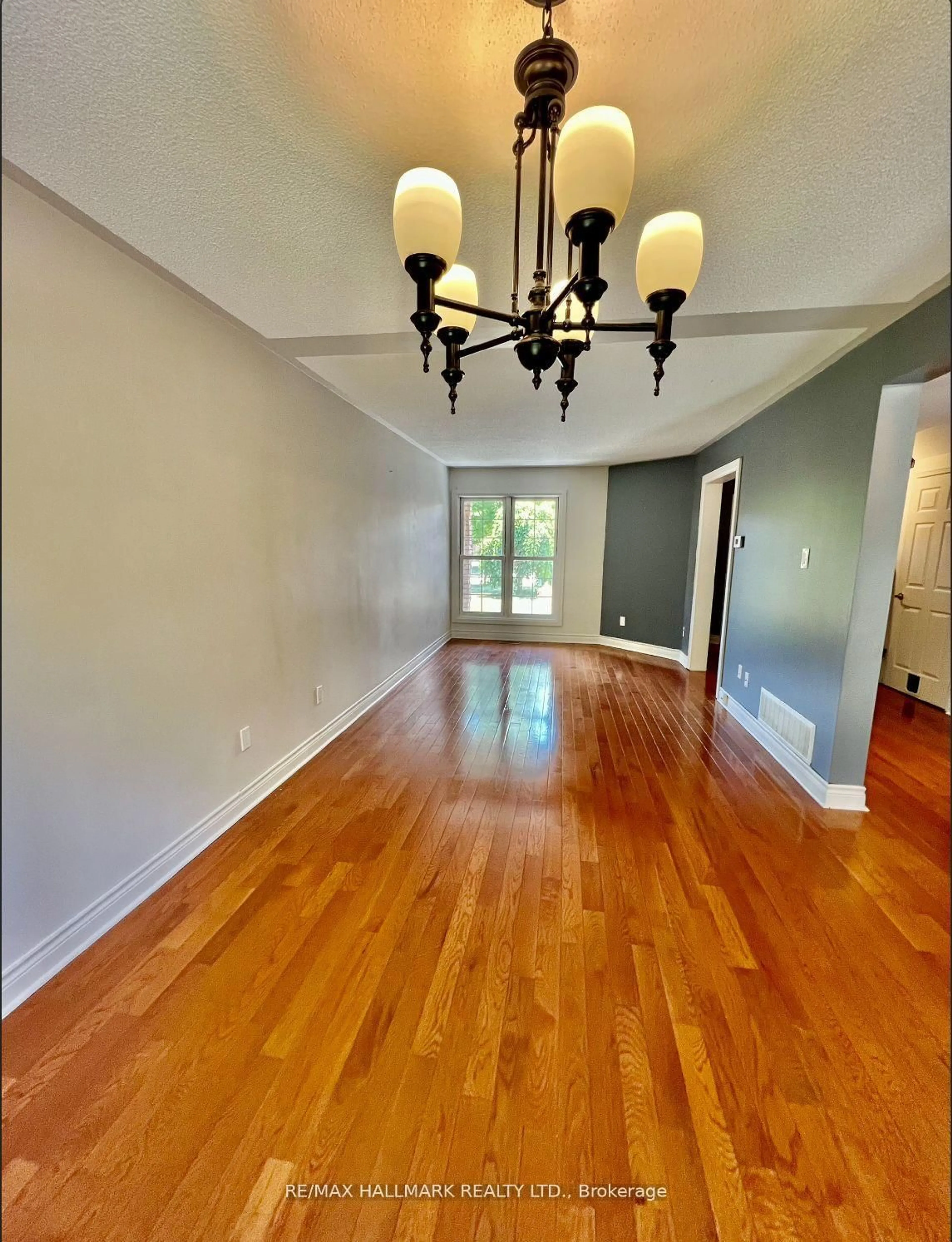 A pic of a room for 393 pickering Cres, Newmarket Ontario L3Y 8G8