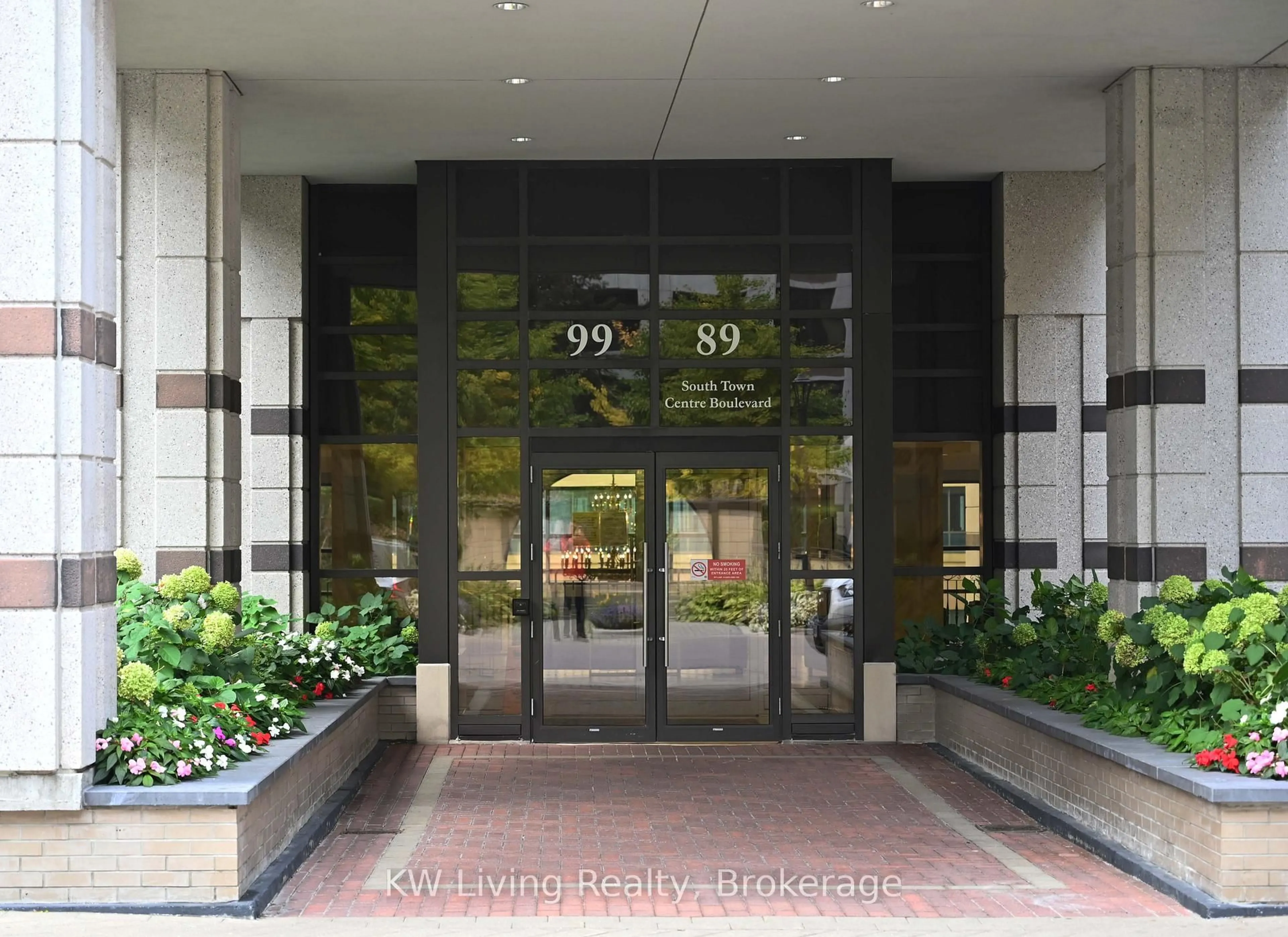 Indoor foyer for 89 South Town Centre Blvd #910, Markham Ontario L6G 0E8