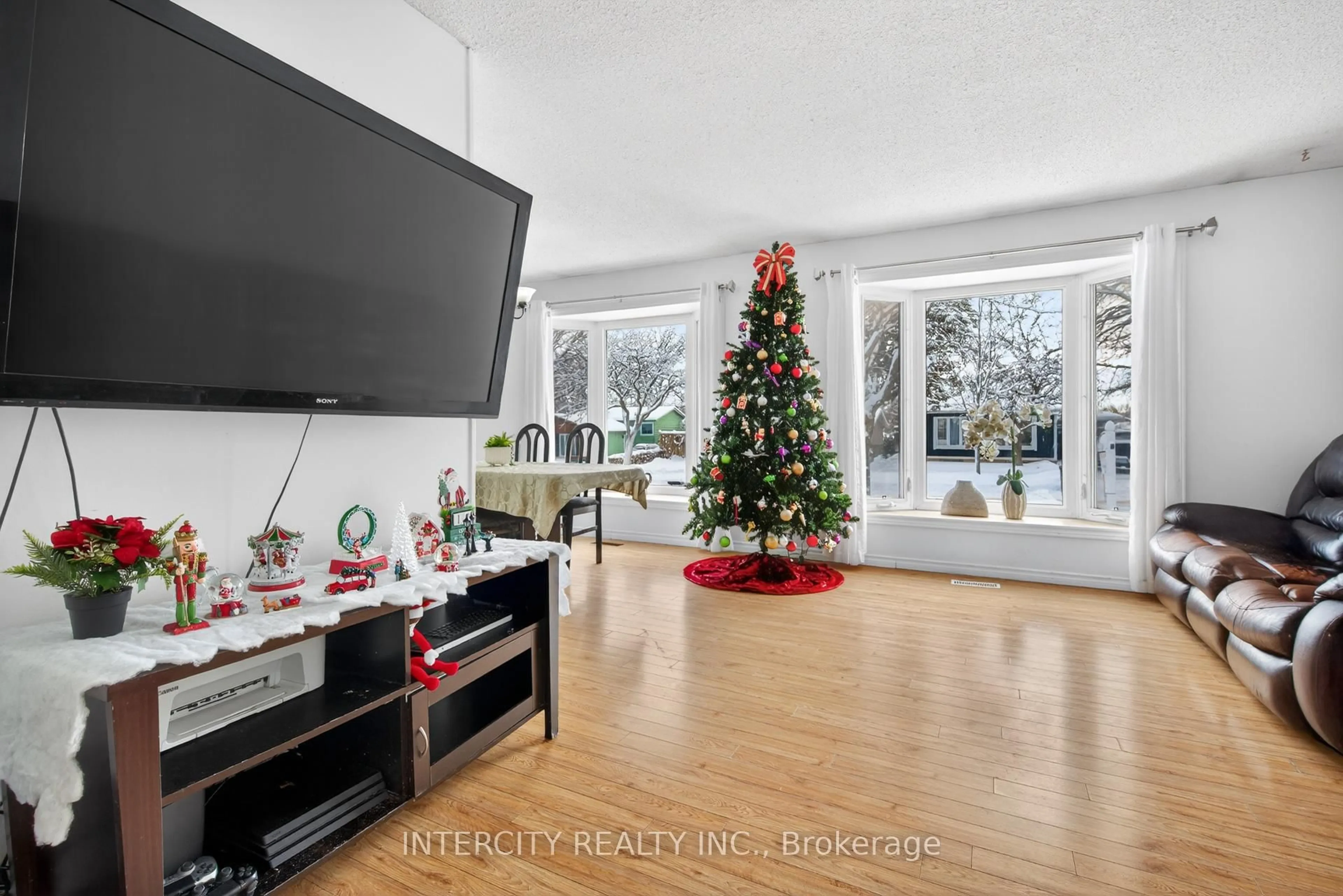 Home theater for 57 Valleyview Cres, Bradford West Gwillimbury Ontario L3Z 1S8