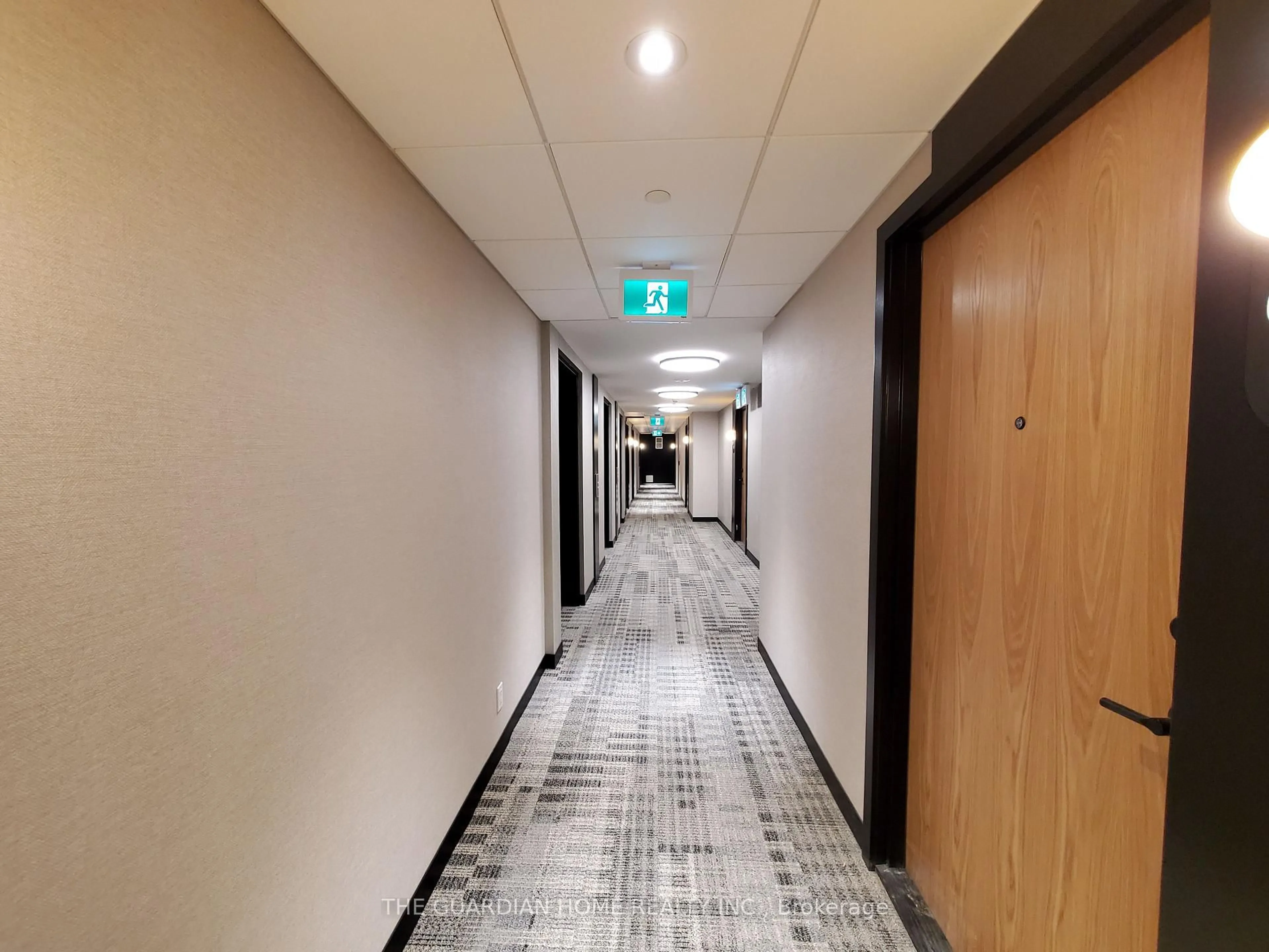 Indoor foyer for 7950 Bathurst St #B216, Vaughan Ontario L4J 0L4