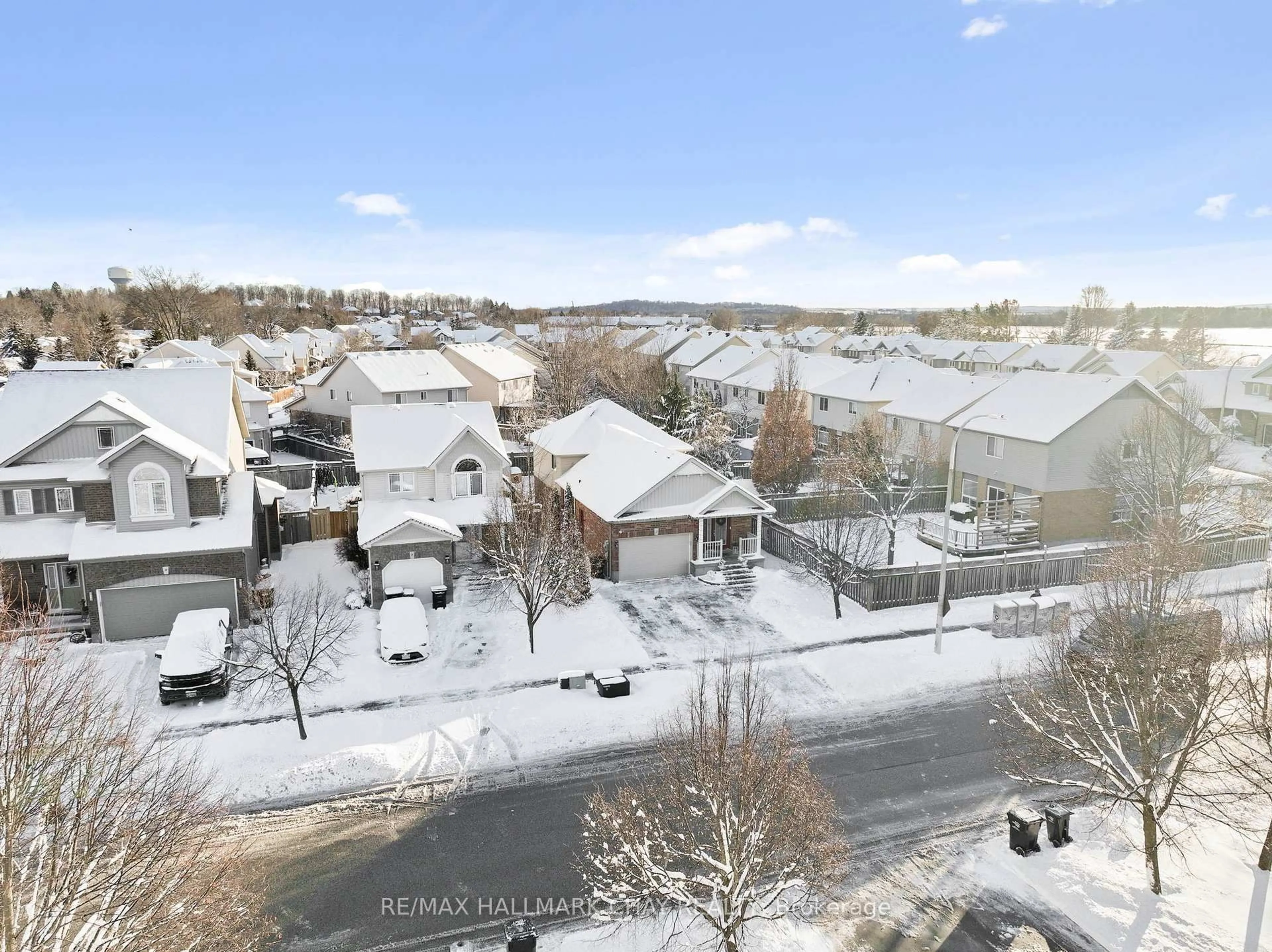 A pic from outside/outdoor area/front of a property/back of a property/a pic from drone, city buildings view from balcony for 5 Shephard Ave, New Tecumseth Ontario L9R 2E6