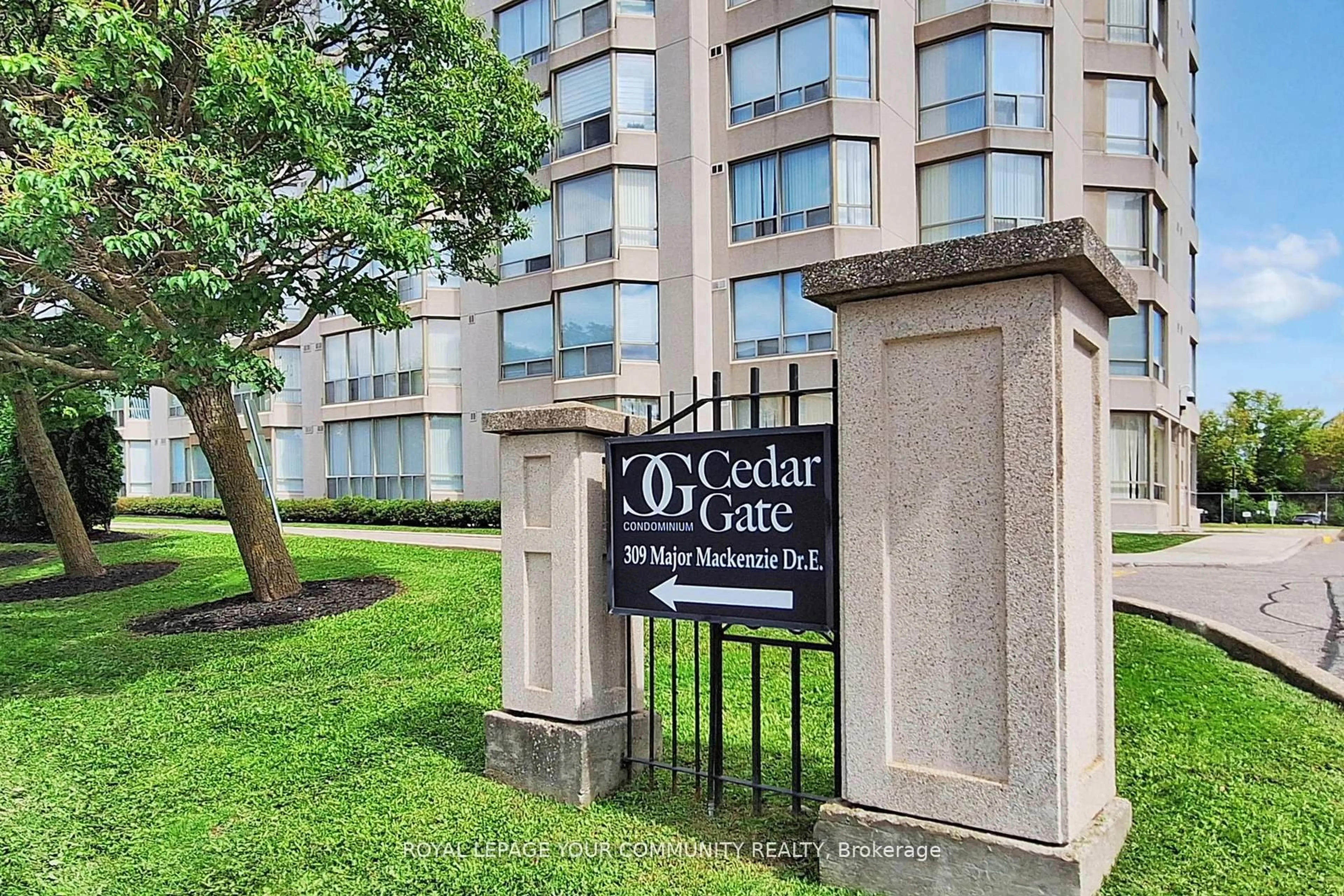 Indoor foyer for 309 Major Mackenzie Dr #205, Richmond Hill Ontario L4C 9V5