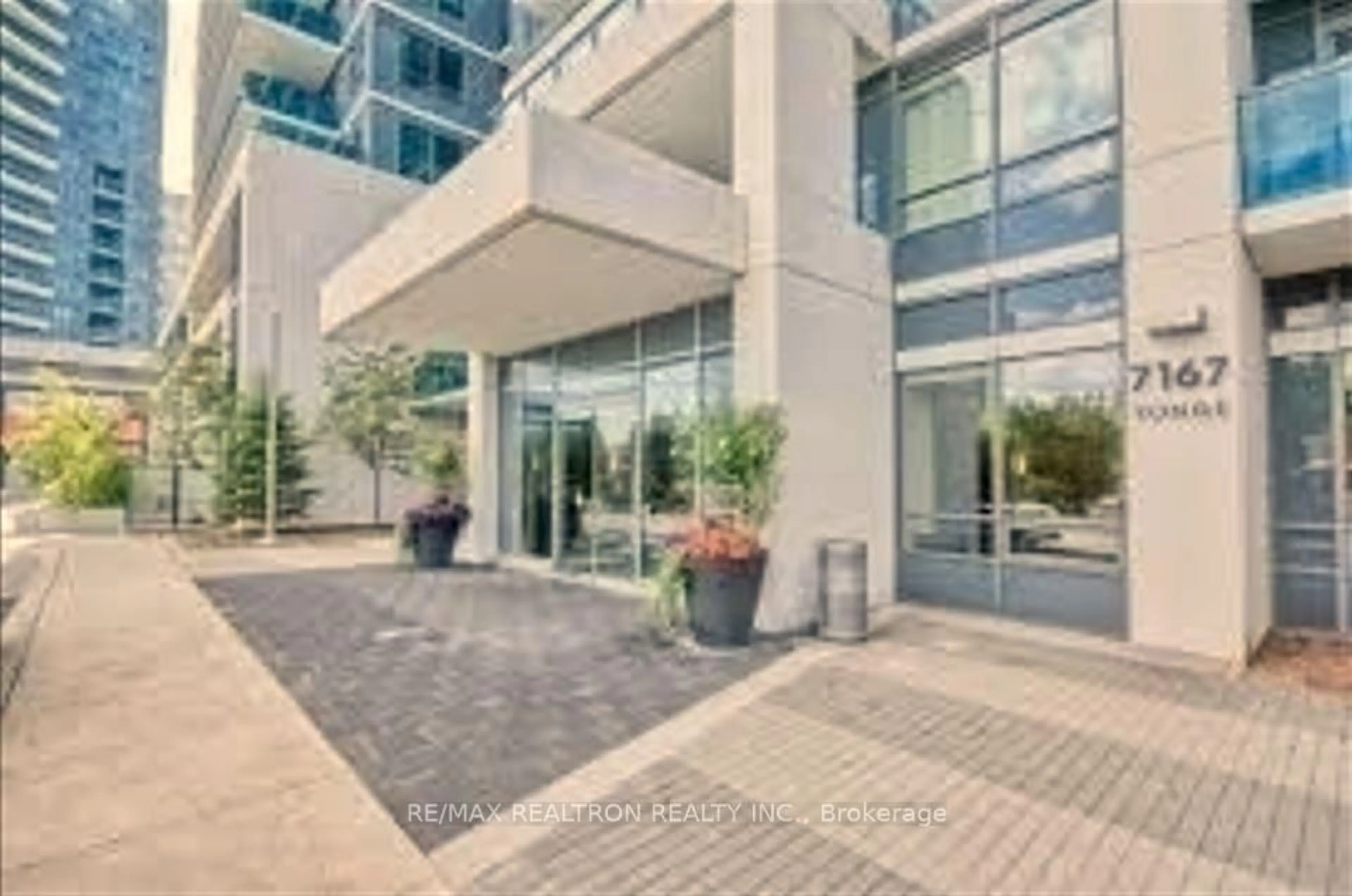 Indoor foyer for 7165 Yonge St #1515, Markham Ontario L3T 0C9