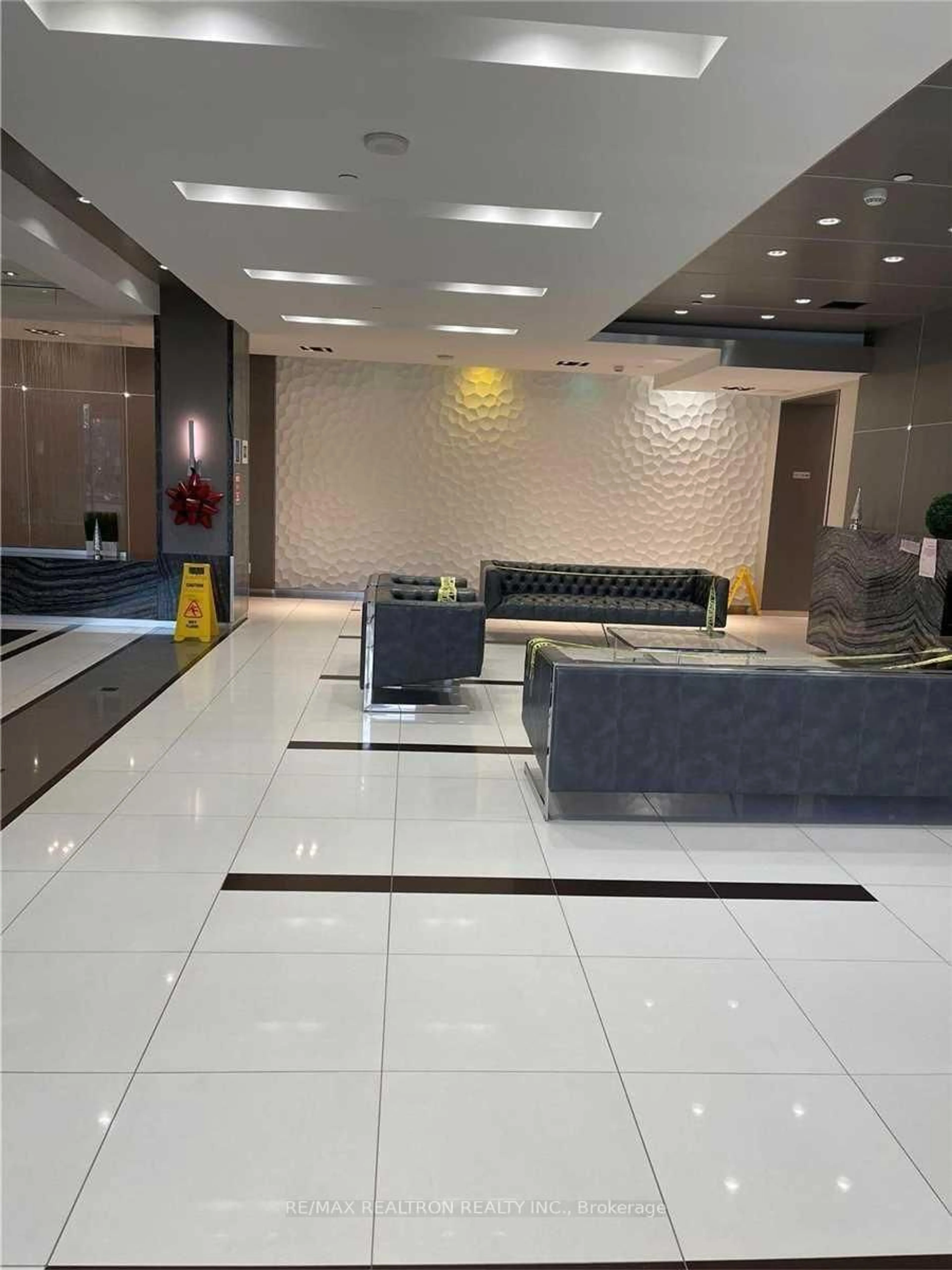 Lobby for 7165 Yonge St #1515, Markham Ontario L3T 0C9