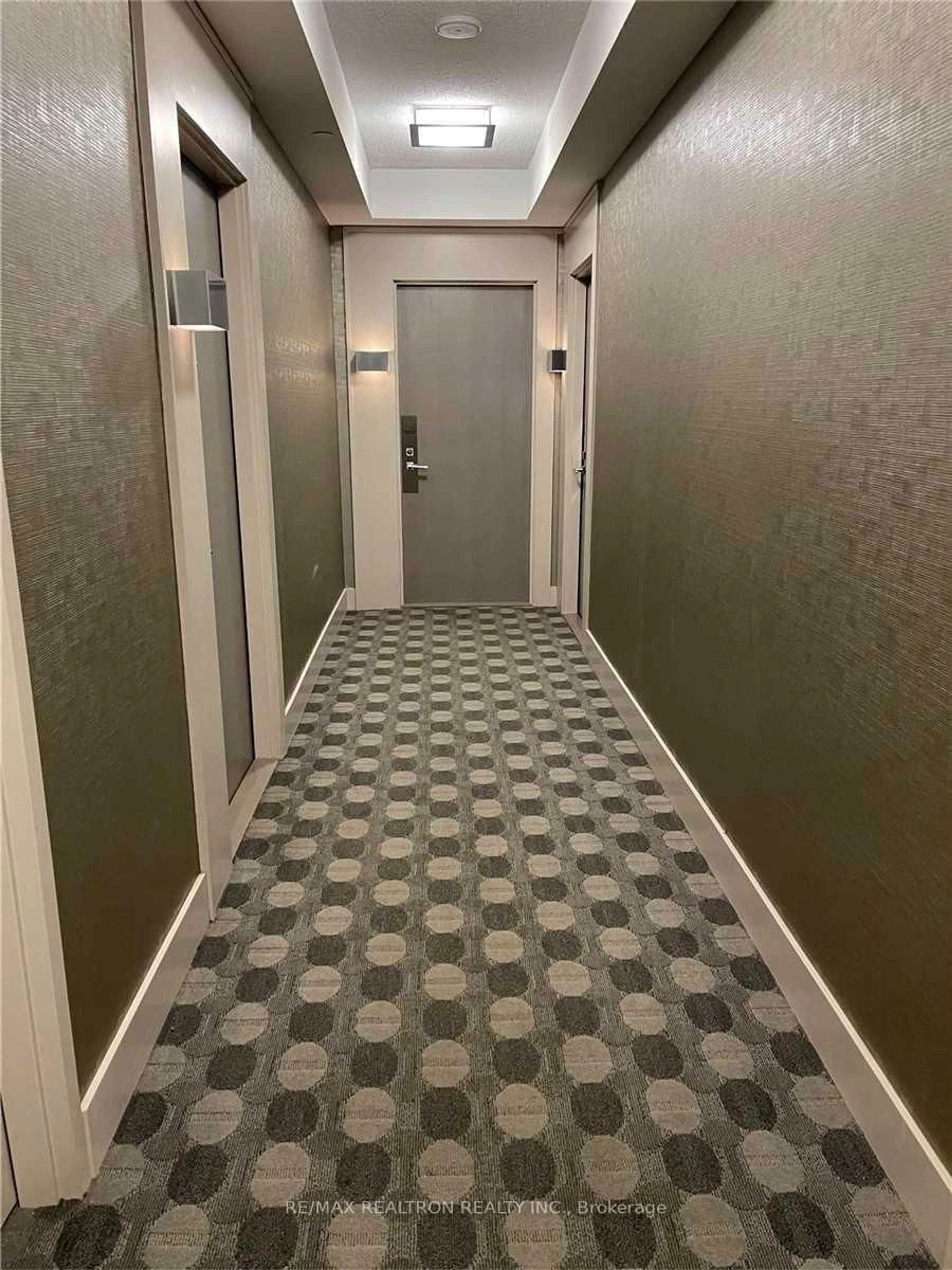 Indoor foyer for 7165 Yonge St #1515, Markham Ontario L3T 0C9