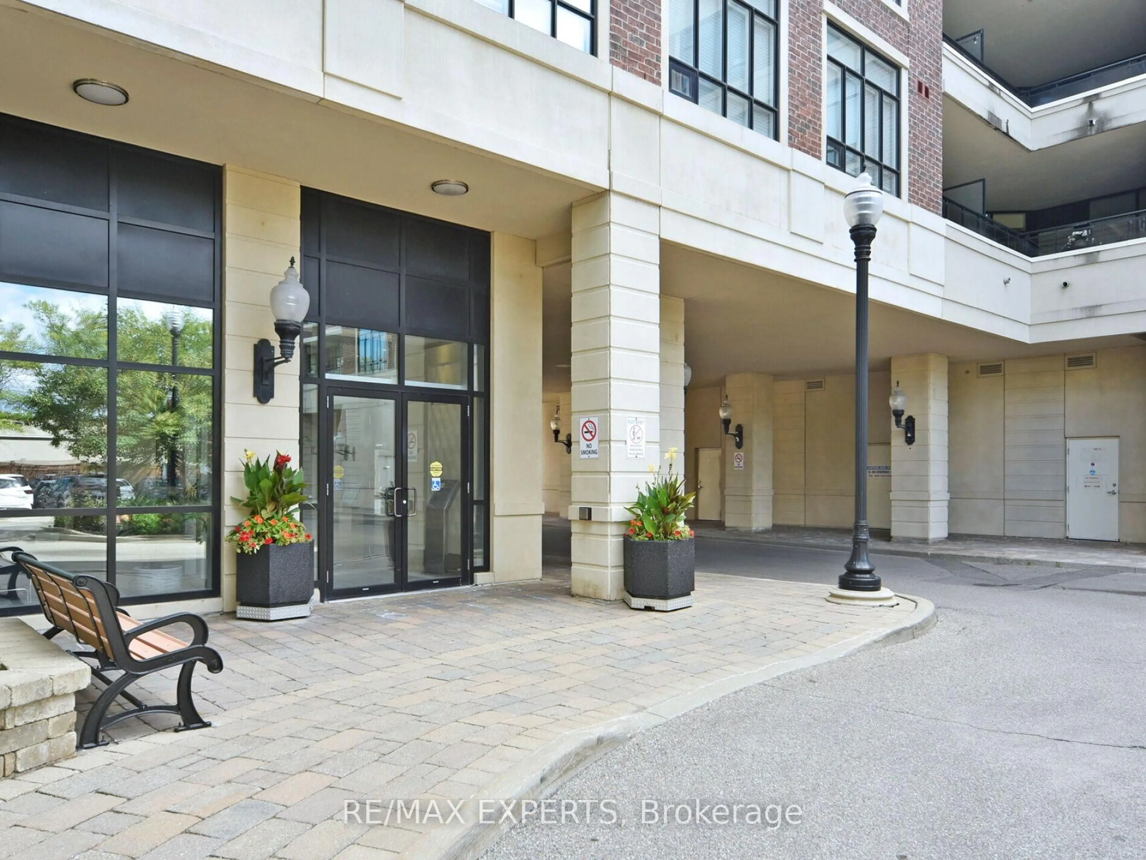 Indoor foyer for 2396 Major Mackenzie Dr #207, Vaughan Ontario L6A 4Y1