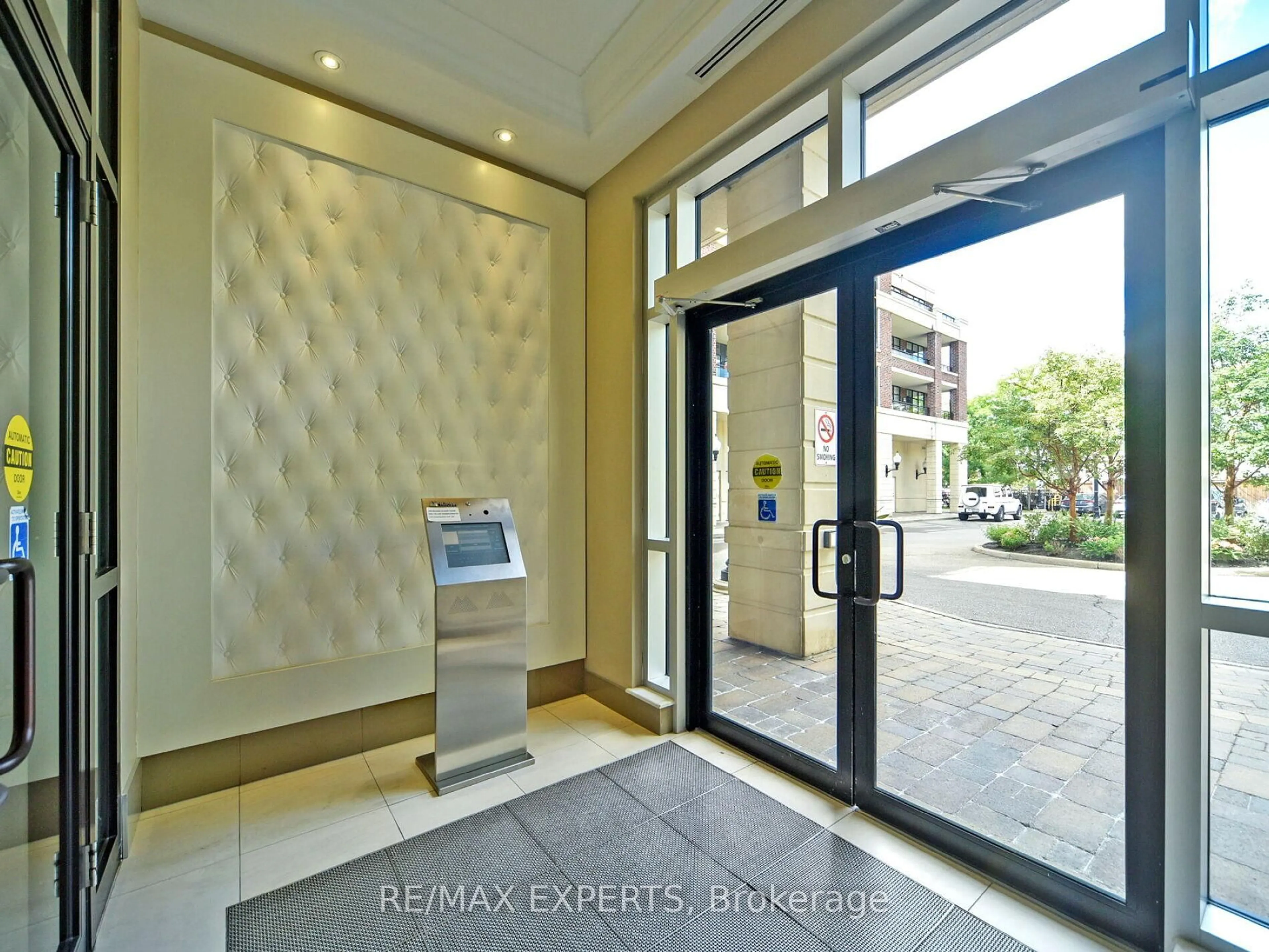 Indoor foyer for 2396 Major Mackenzie Dr #207, Vaughan Ontario L6A 4Y1