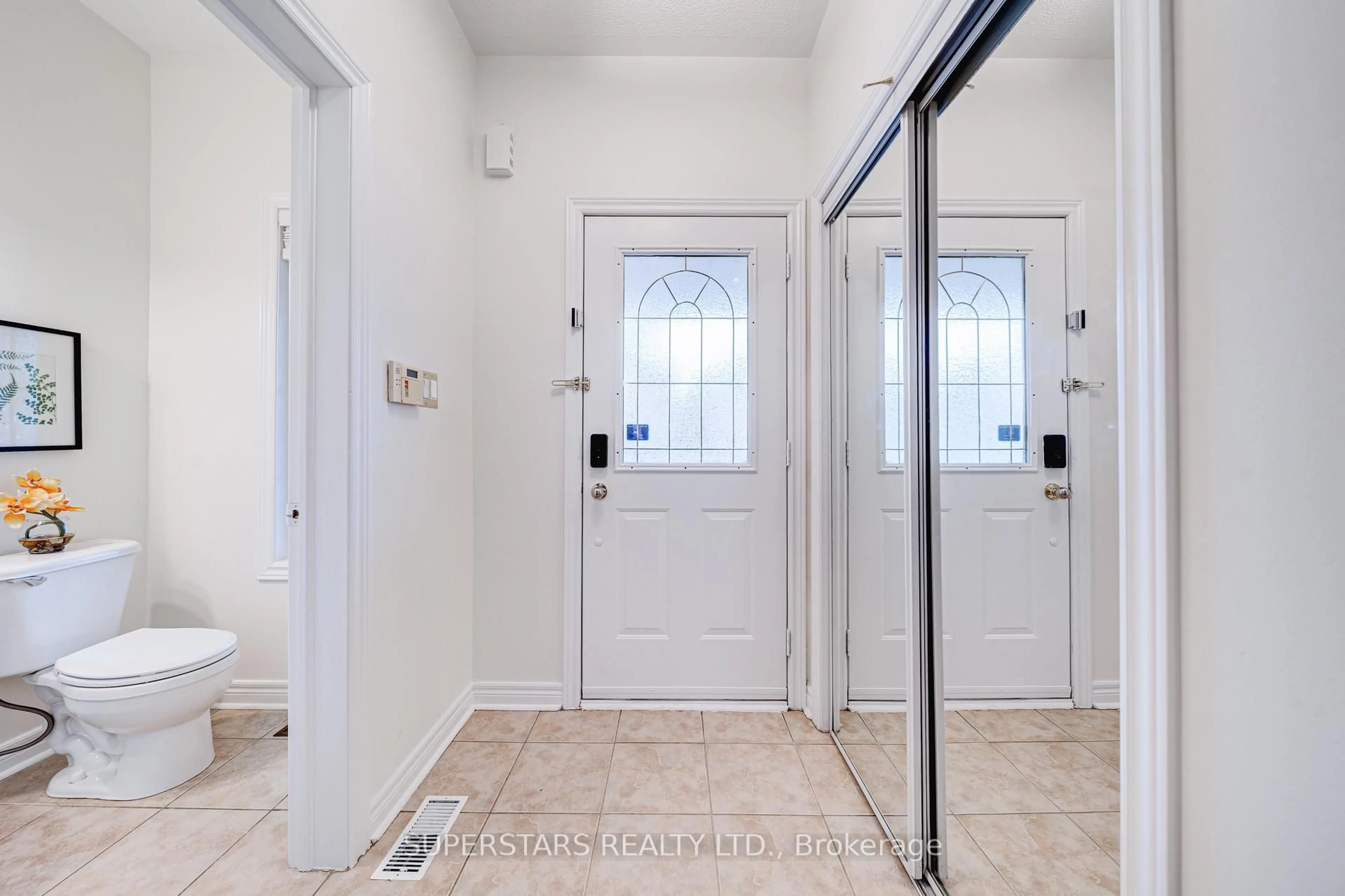 Indoor entryway for 36 Jenmat Dr, Markham Ontario L6E 2A8