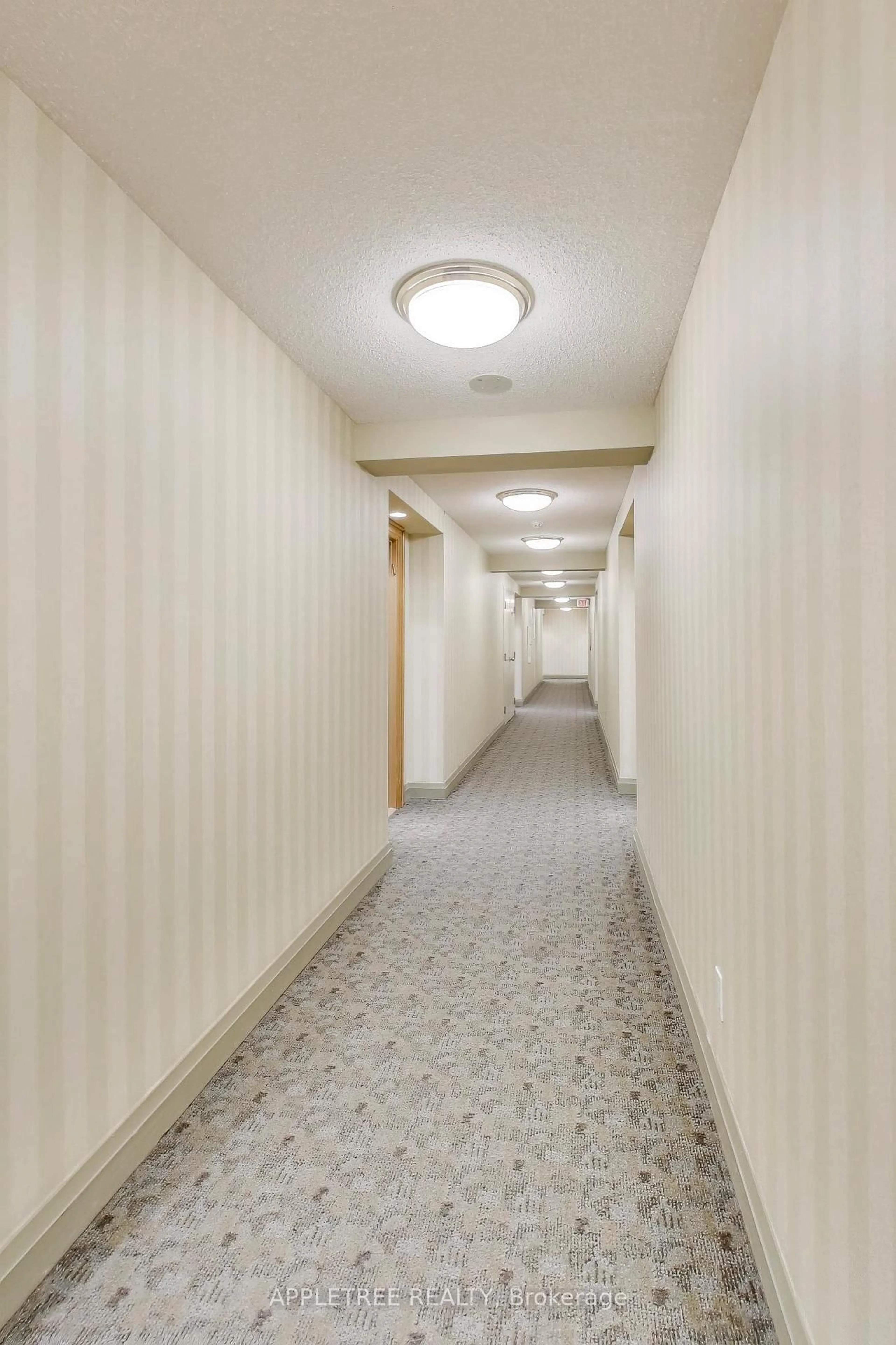 Indoor foyer for 9 Northern Heights Dr #209, Richmond Hill Ontario L4B 4M5