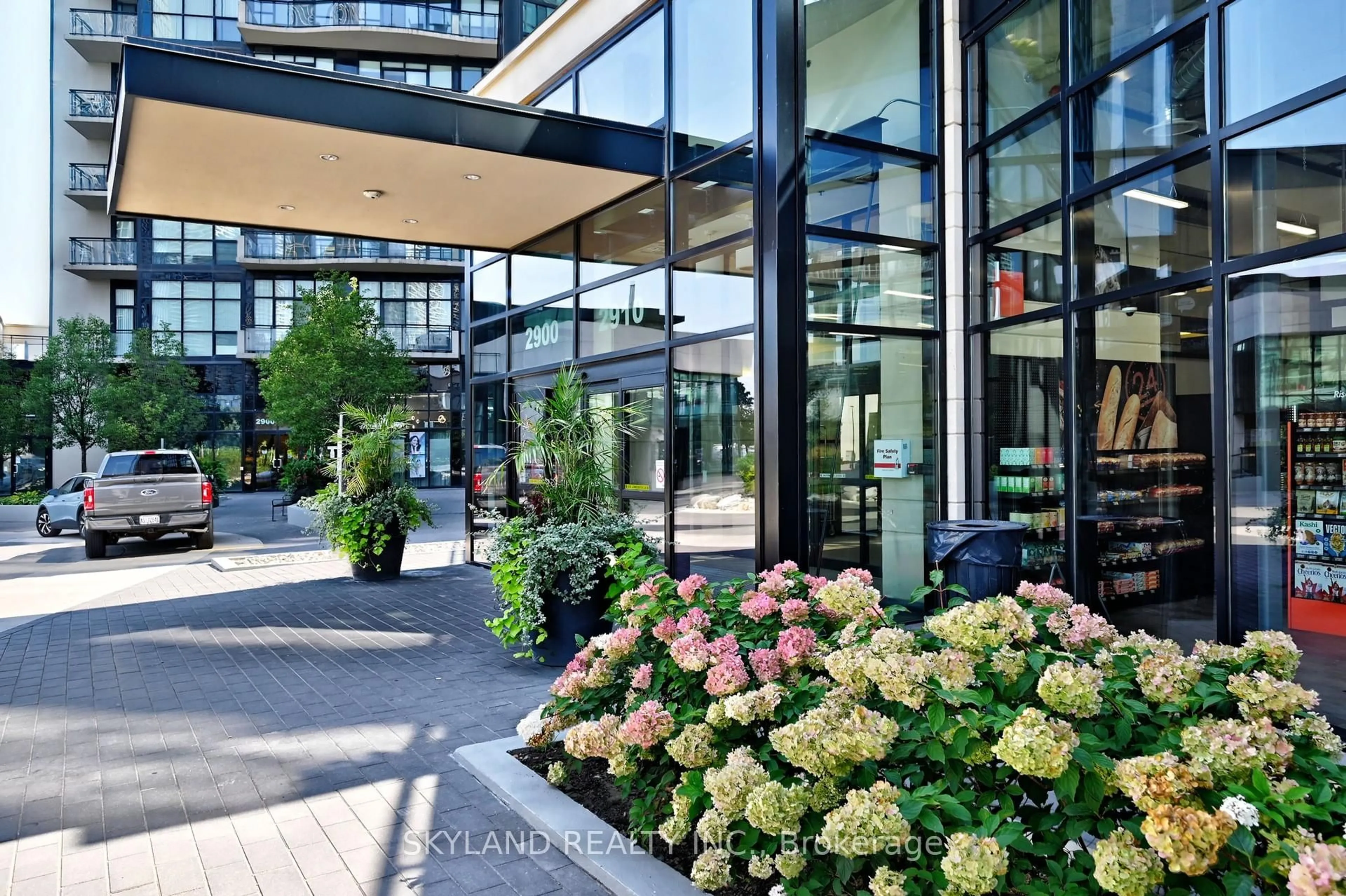 Indoor foyer for 2900 Highway 7 Rd #903, Vaughan Ontario L4K 0G3