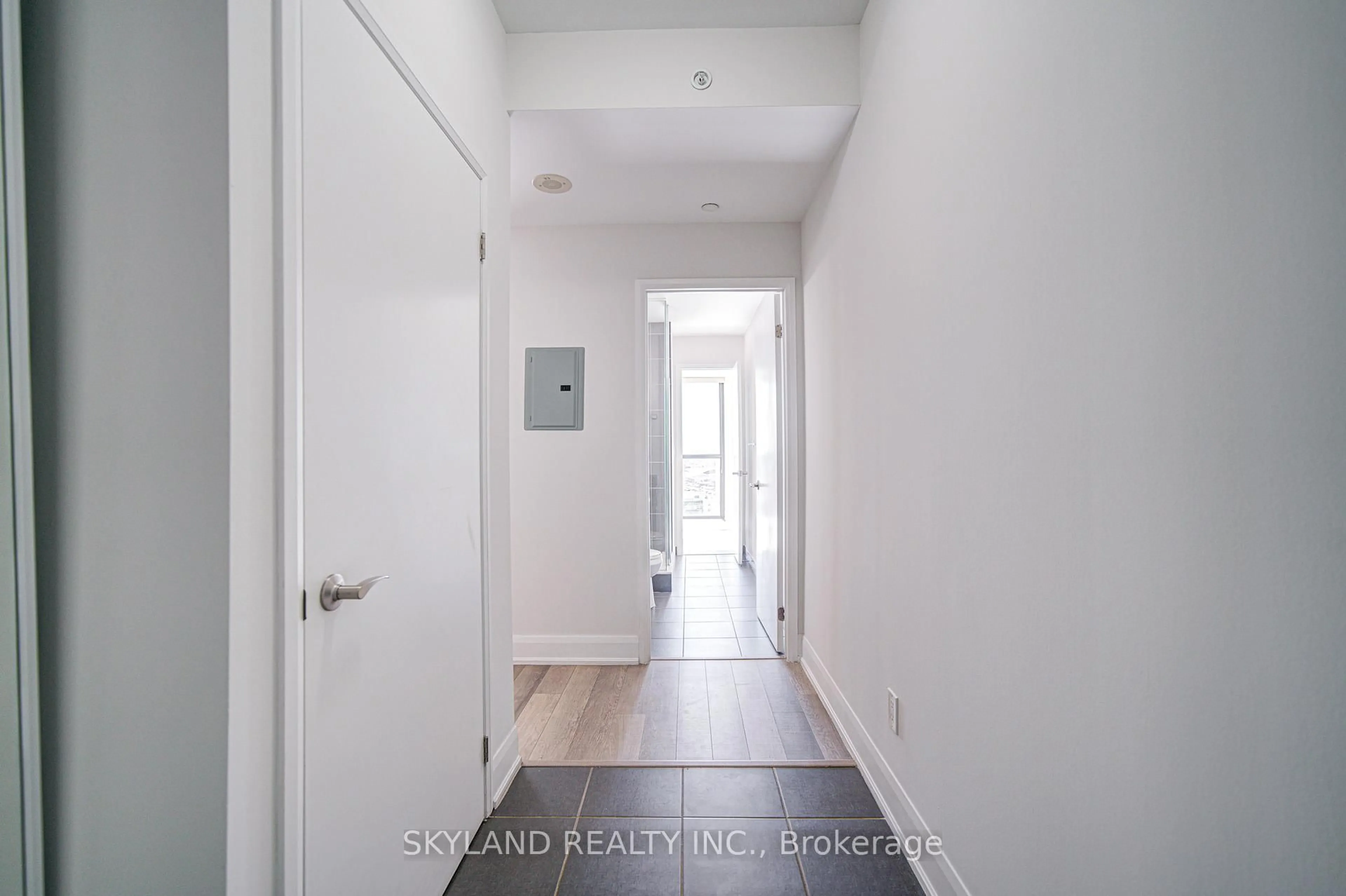 Indoor entryway for 2900 Highway 7 Rd #903, Vaughan Ontario L4K 0G3