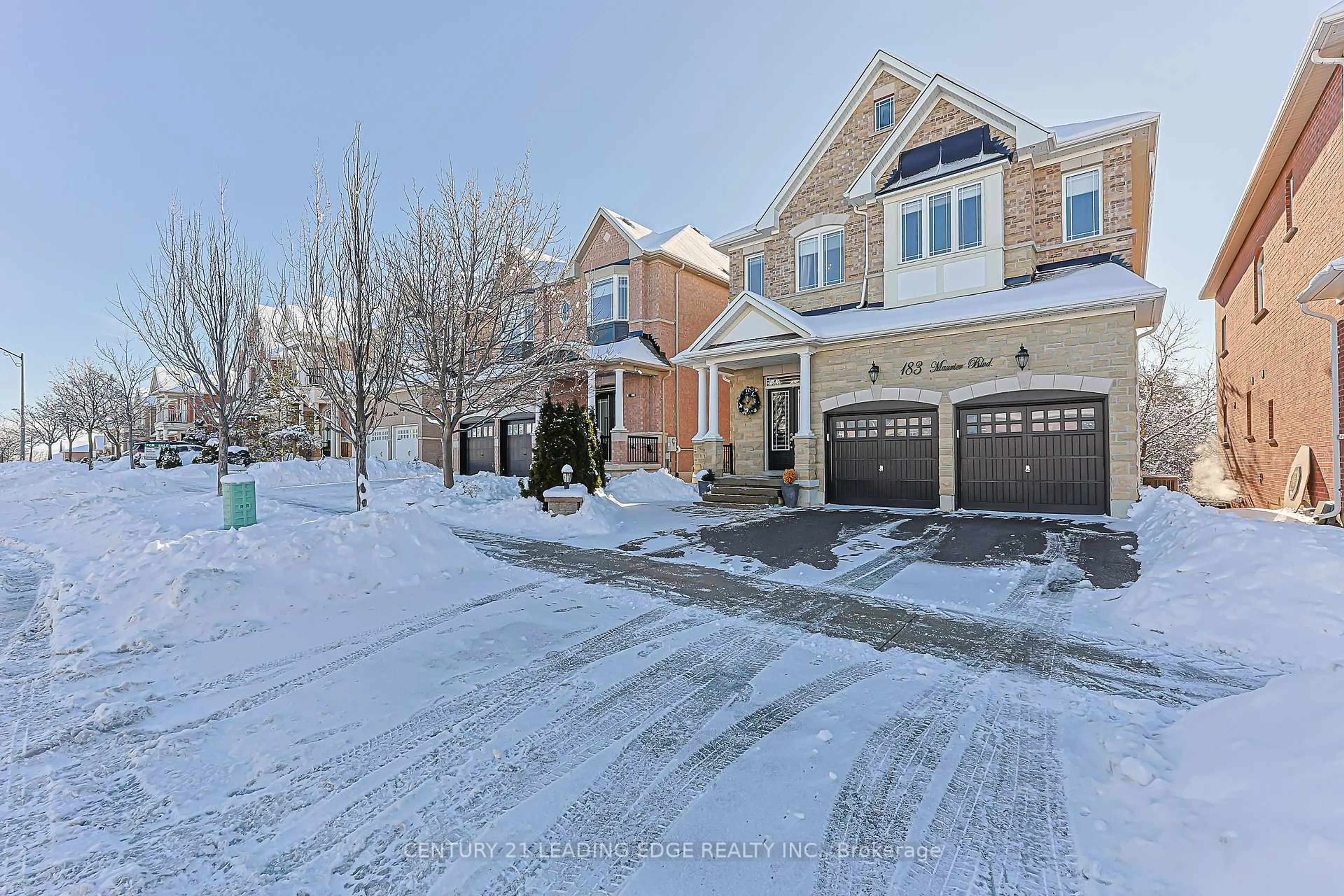 A pic from outside/outdoor area/front of a property/back of a property/a pic from drone, street for 183 Maurier Blvd, Vaughan Ontario L6A 0V2