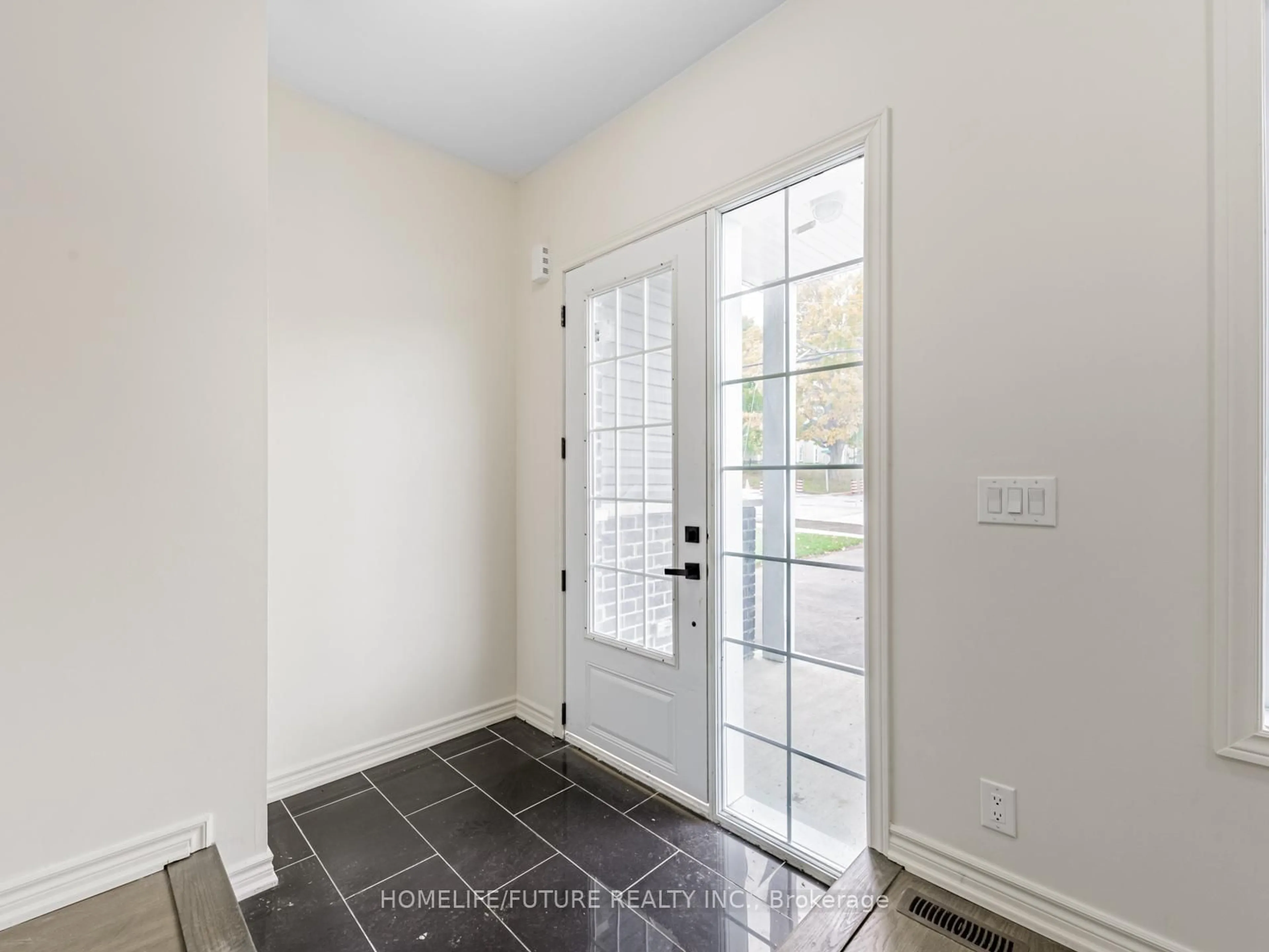 Indoor entryway for 506 Simcoe St, Brock Ontario L0K 1A0