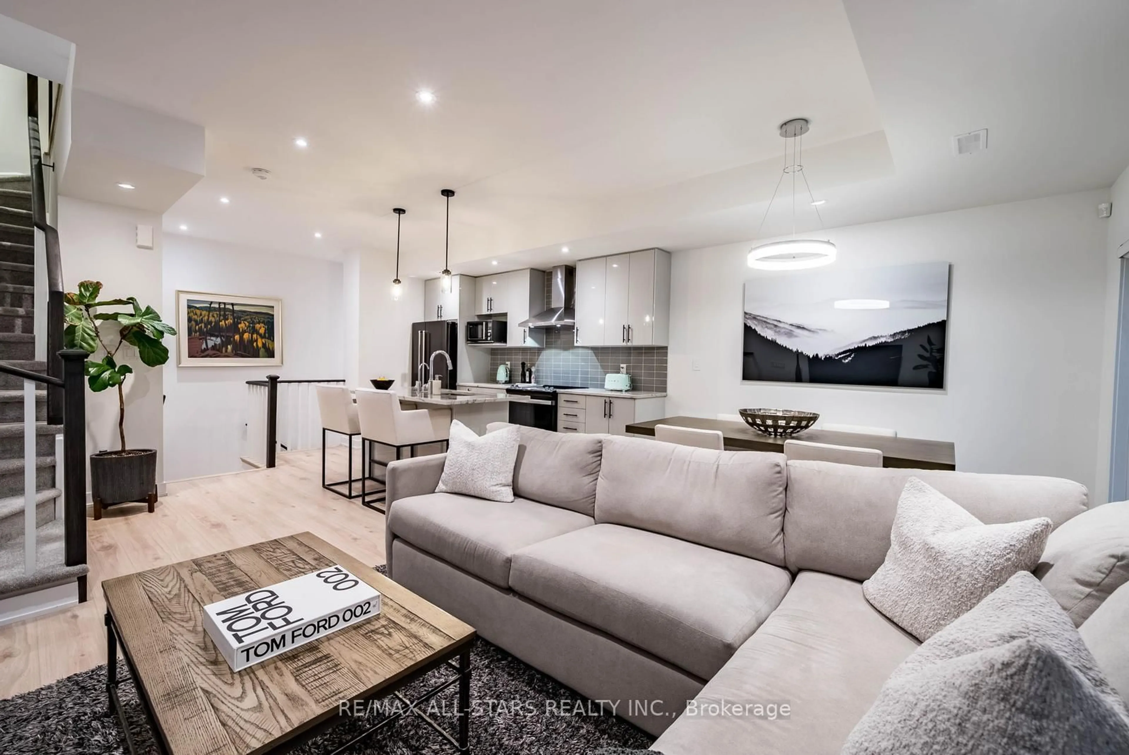 Living room with furniture, unknown for 138 Covington Cres, Whitchurch-Stouffville Ontario L4A 4W8