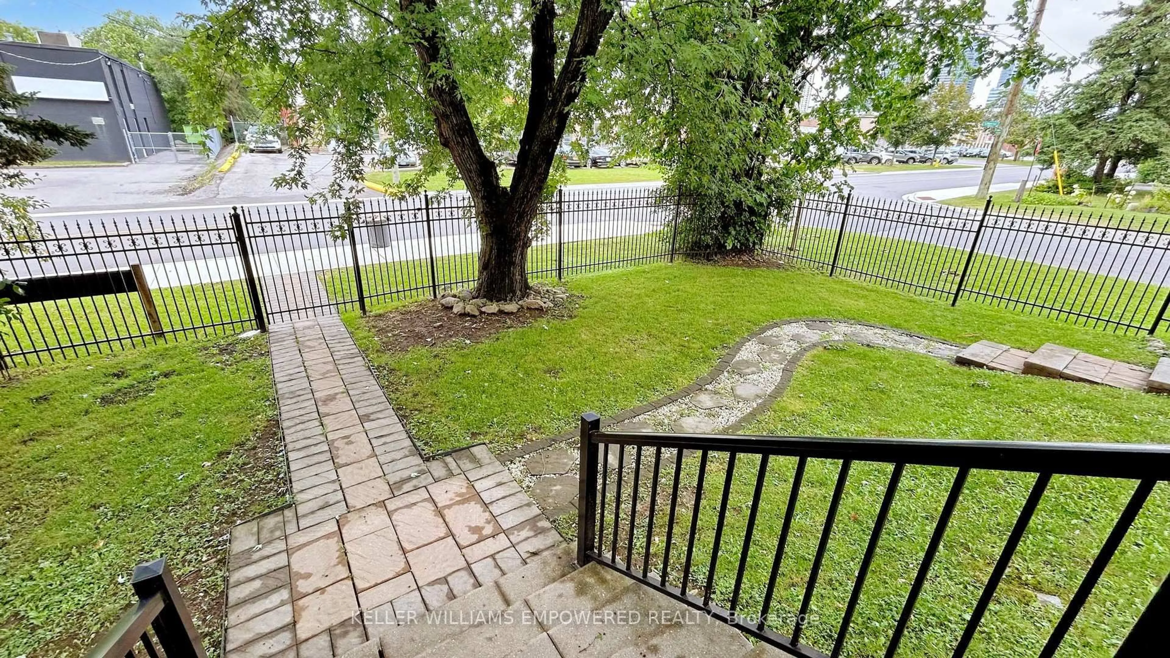 Patio, water/lake/river/ocean view for 98 Glen Cameron Rd, Markham Ontario L3T 1P8
