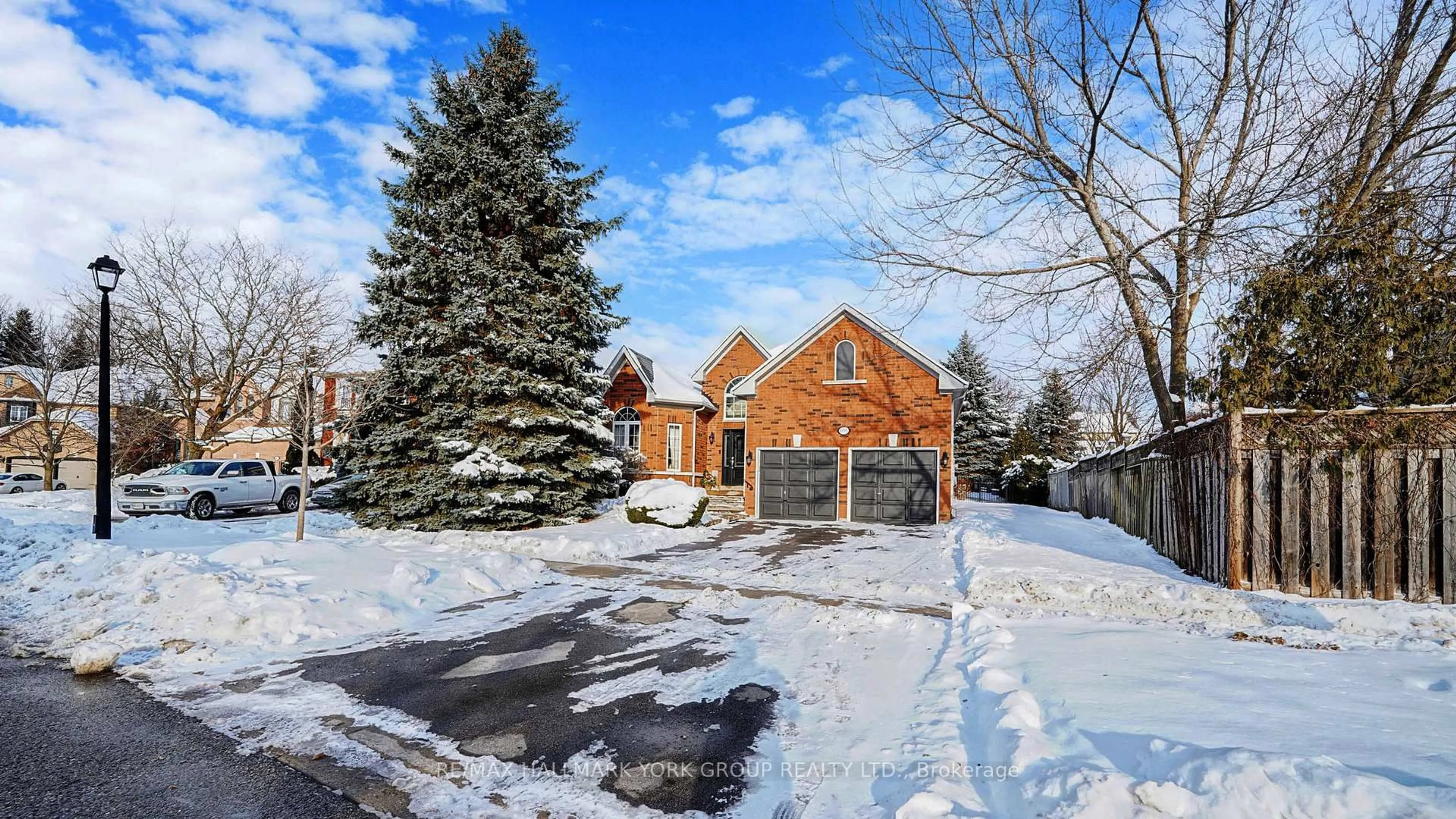 Home with brick exterior material, street for 1035 Northern Prospect Cres, Newmarket Ontario L3X 1N7