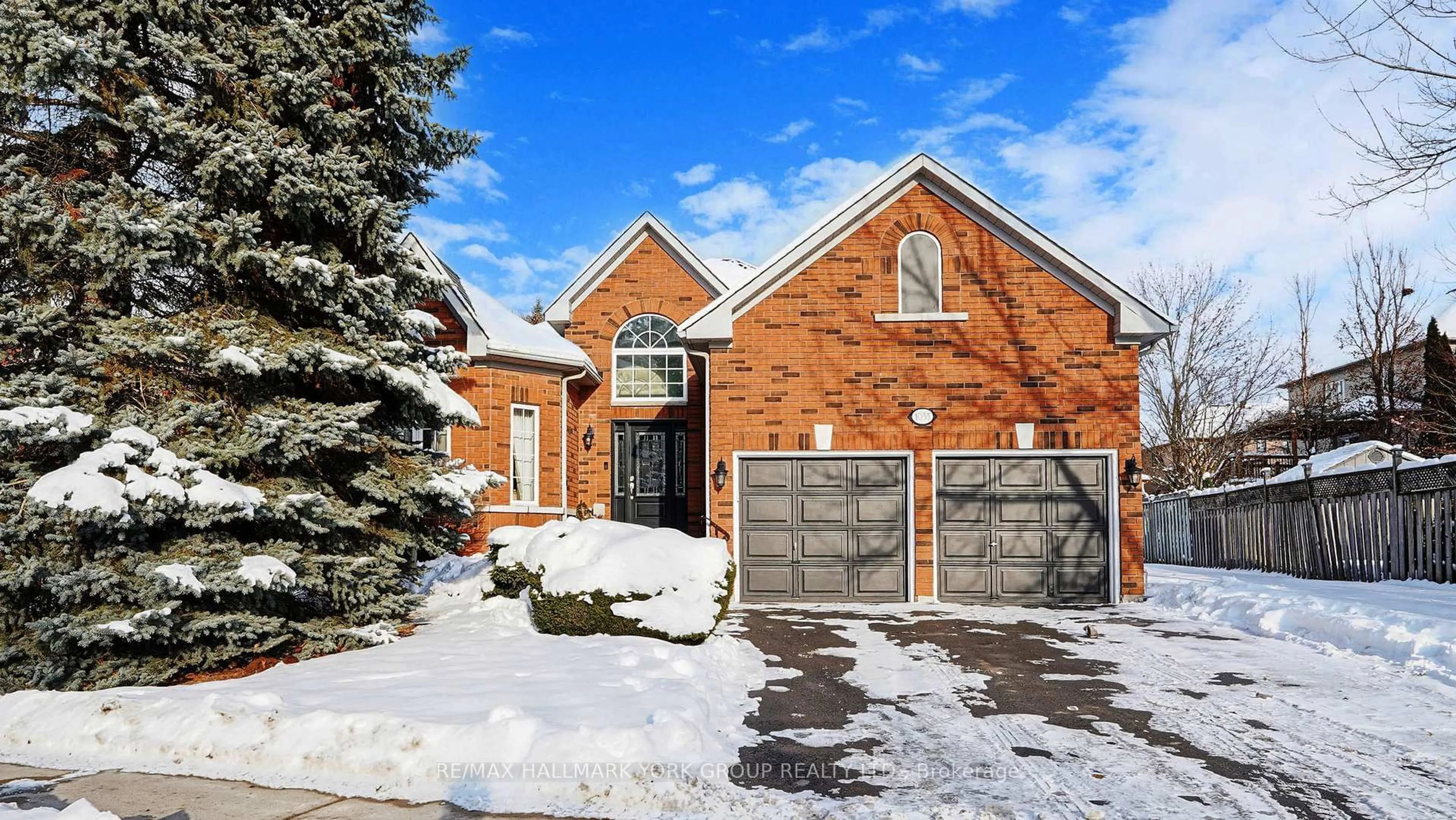 Home with brick exterior material, street for 1035 Northern Prospect Cres, Newmarket Ontario L3X 1N7