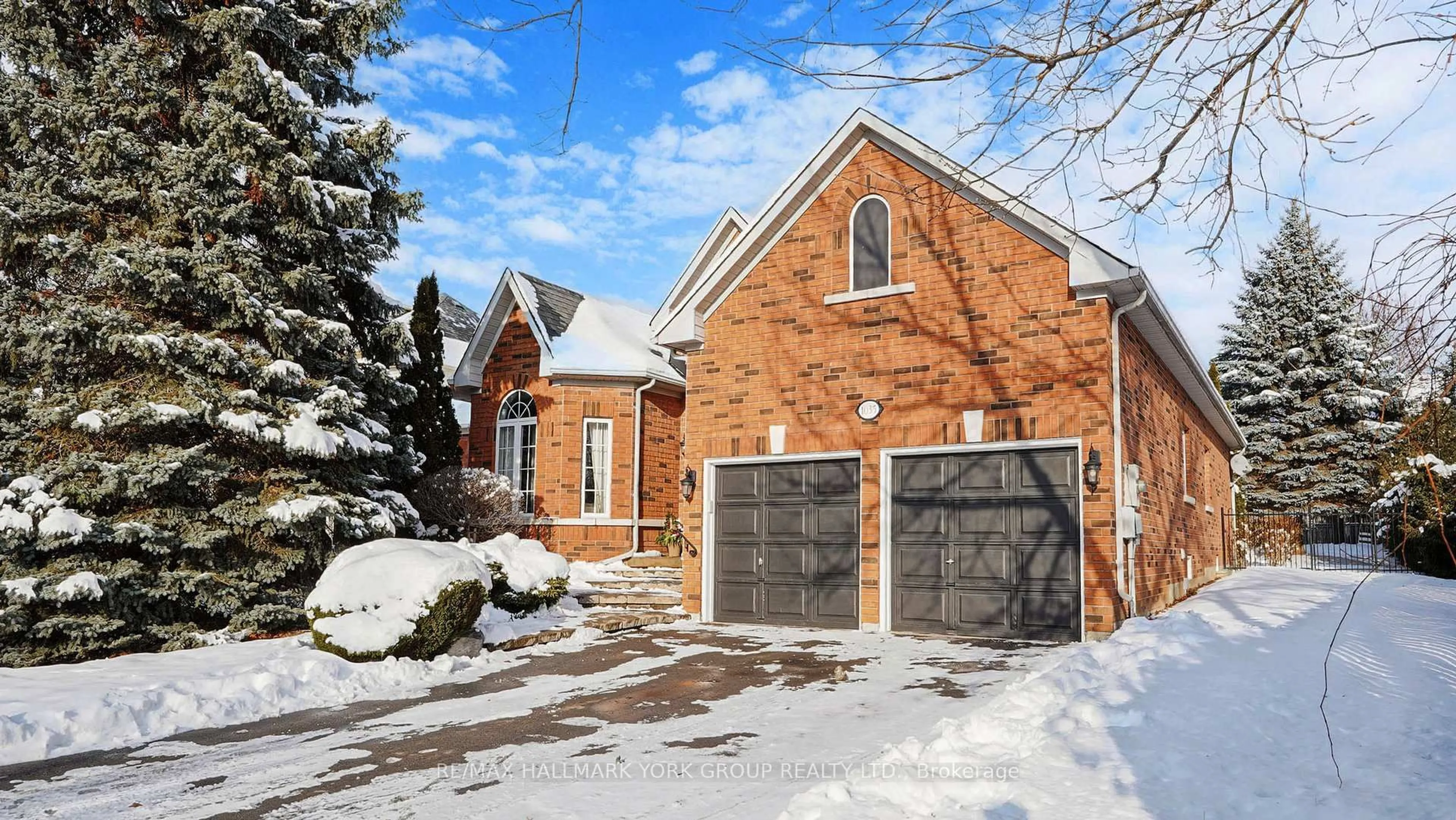 Home with brick exterior material, street for 1035 Northern Prospect Cres, Newmarket Ontario L3X 1N7