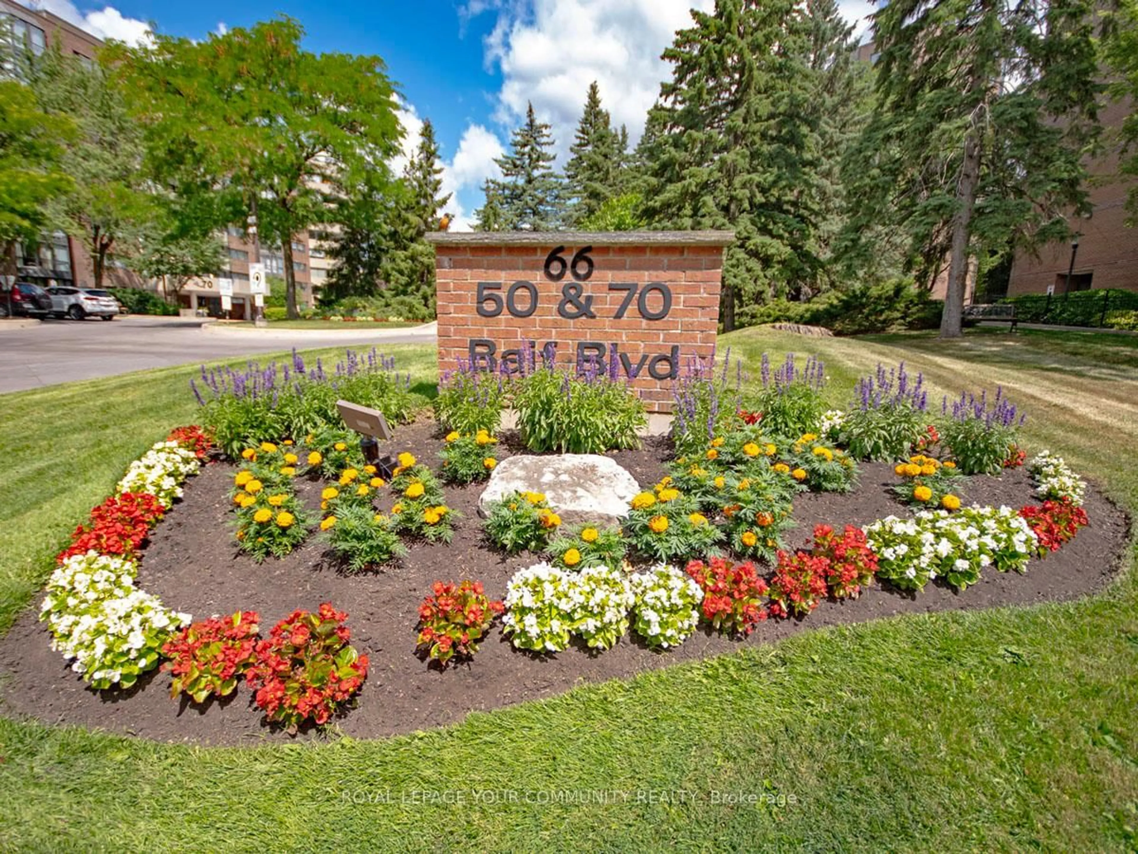 Patio, street for 70 Baif Blvd #309, Richmond Hill Ontario L4C 5L2