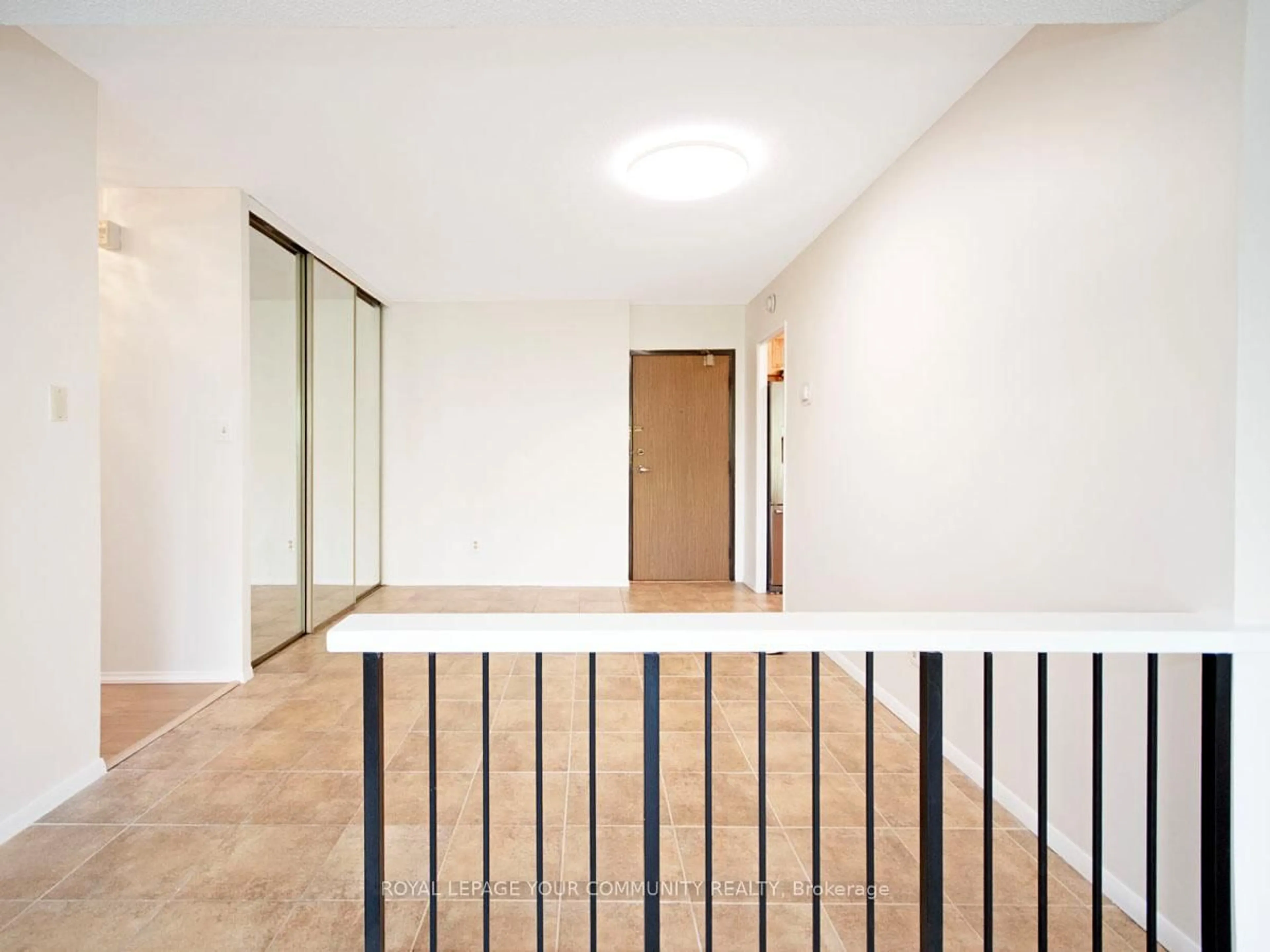 Indoor foyer for 70 Baif Blvd #309, Richmond Hill Ontario L4C 5L2