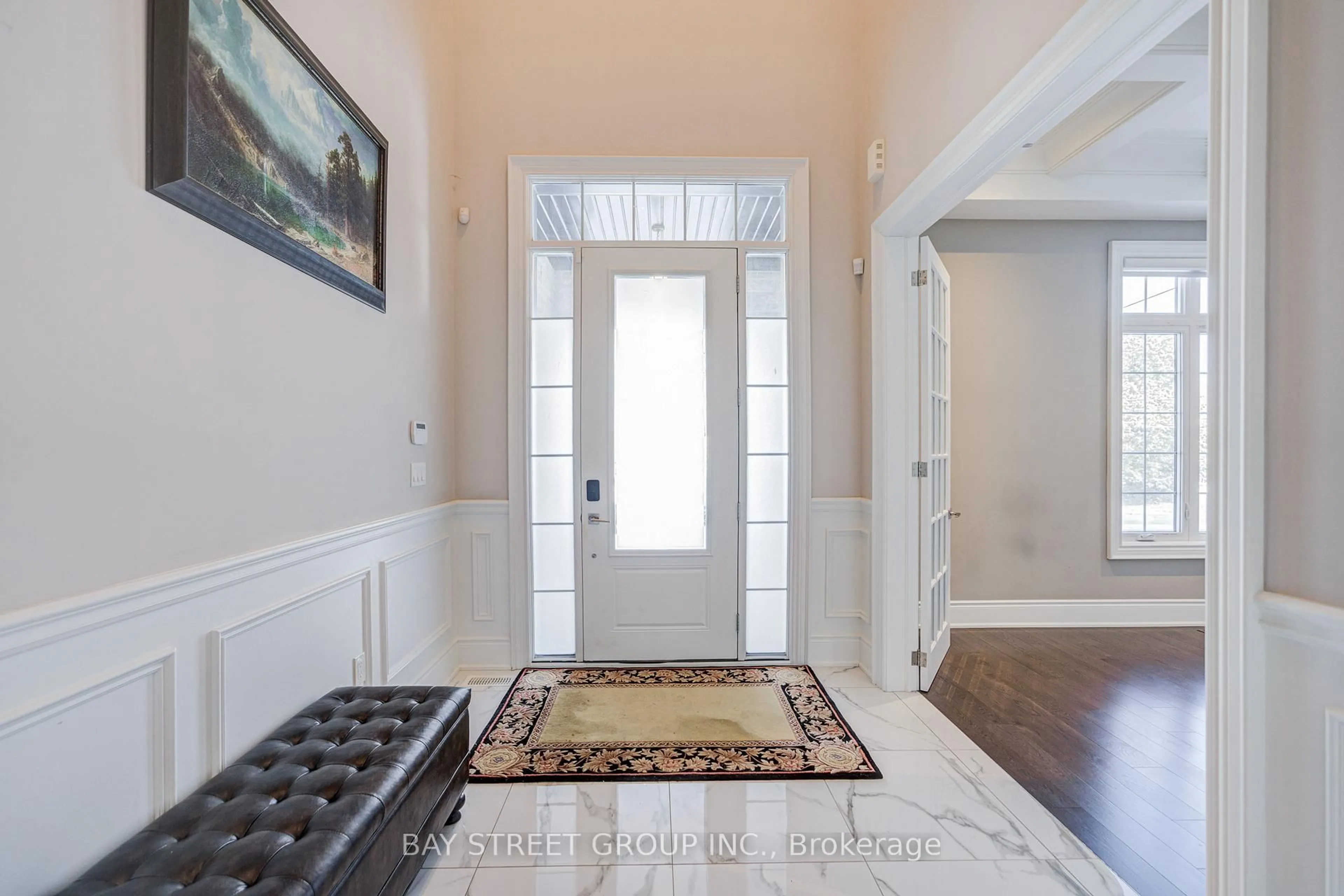 Indoor entryway for 75 Douglas Rd, Richmond Hill Ontario L4E 3H1