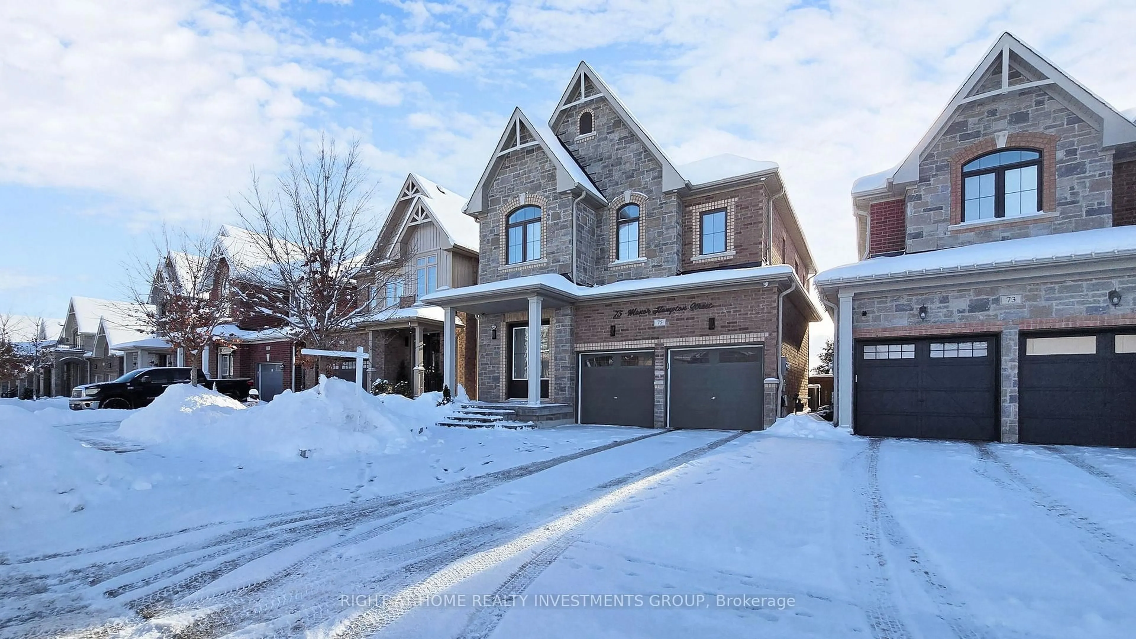 Home with brick exterior material, street for 75 Manor Hampton St, East Gwillimbury Ontario L9N 0P9