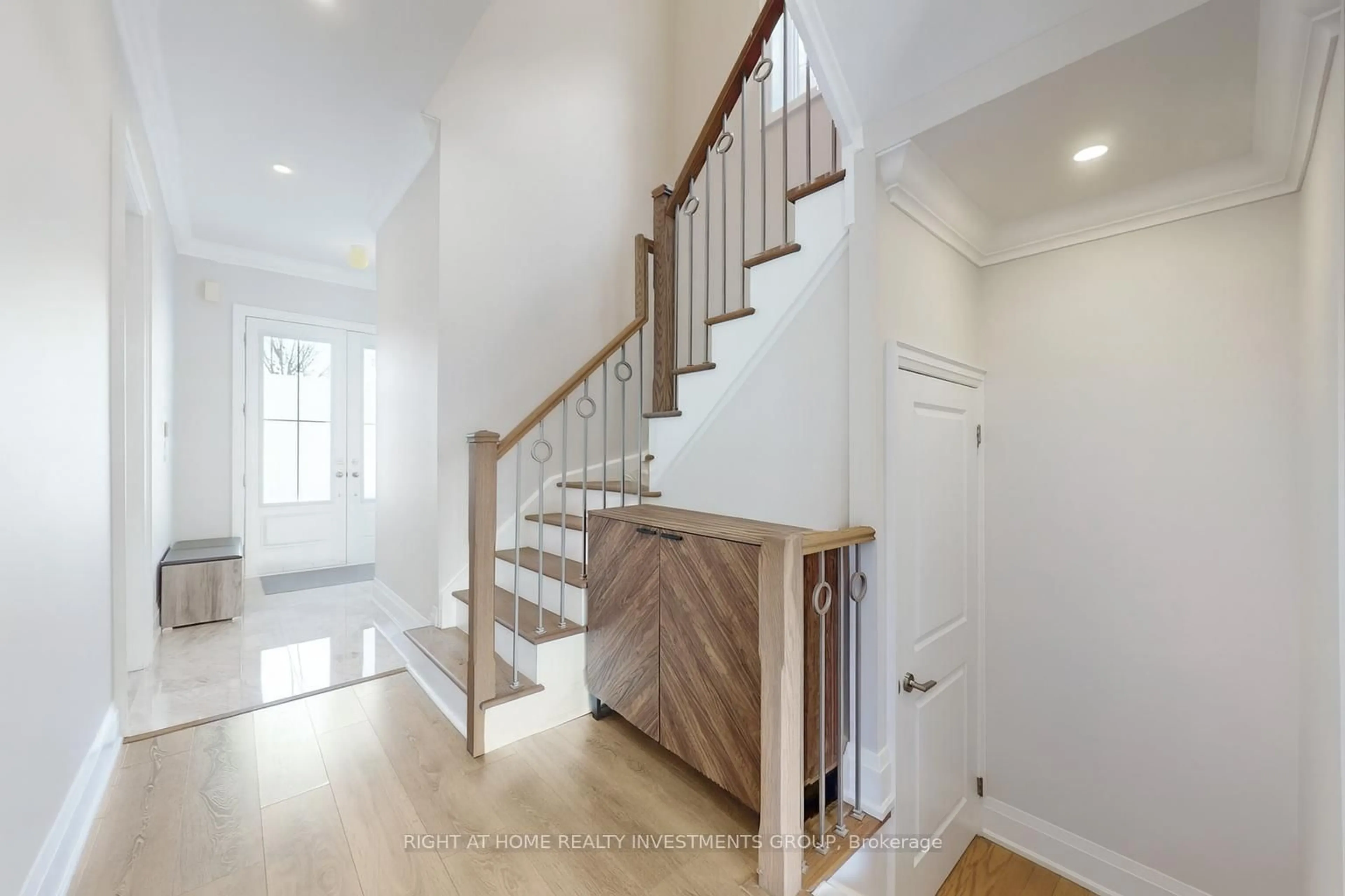 Stairs for 75 Manor Hampton St, East Gwillimbury Ontario L9N 0P9