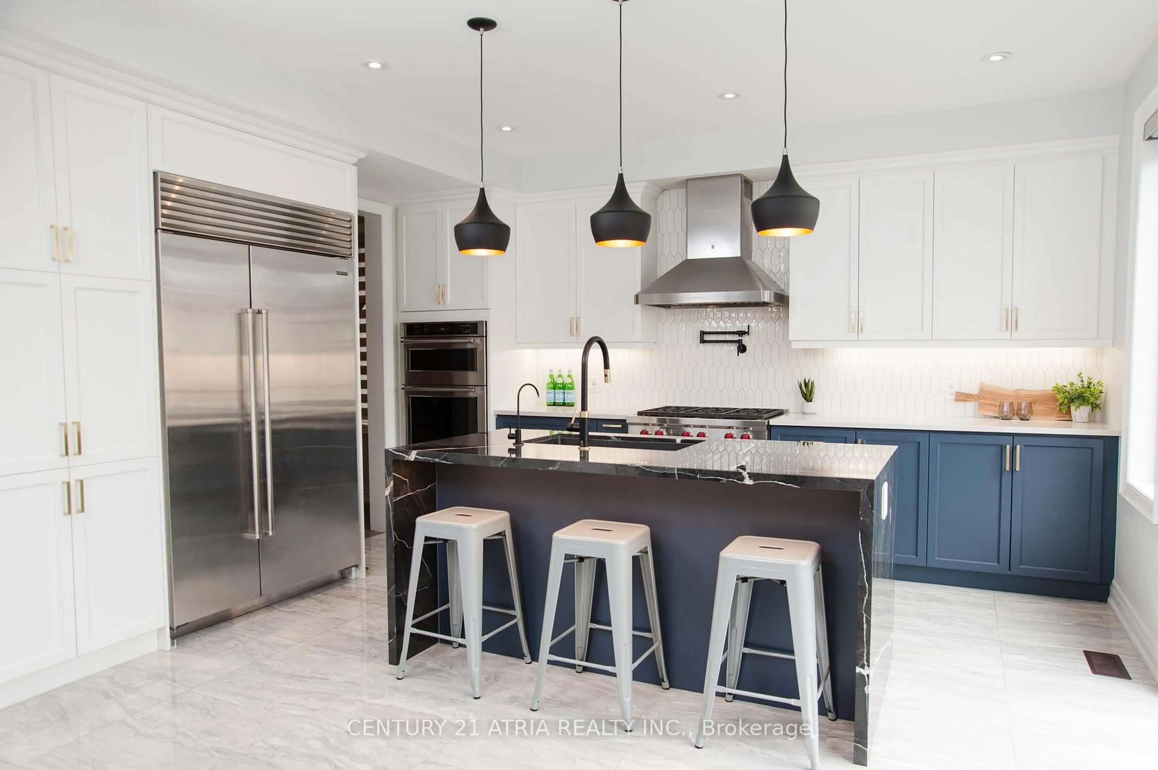 Contemporary kitchen, ceramic/tile floor for 26 Murray Leonard Lane, East Gwillimbury Ontario L9N 0Y7