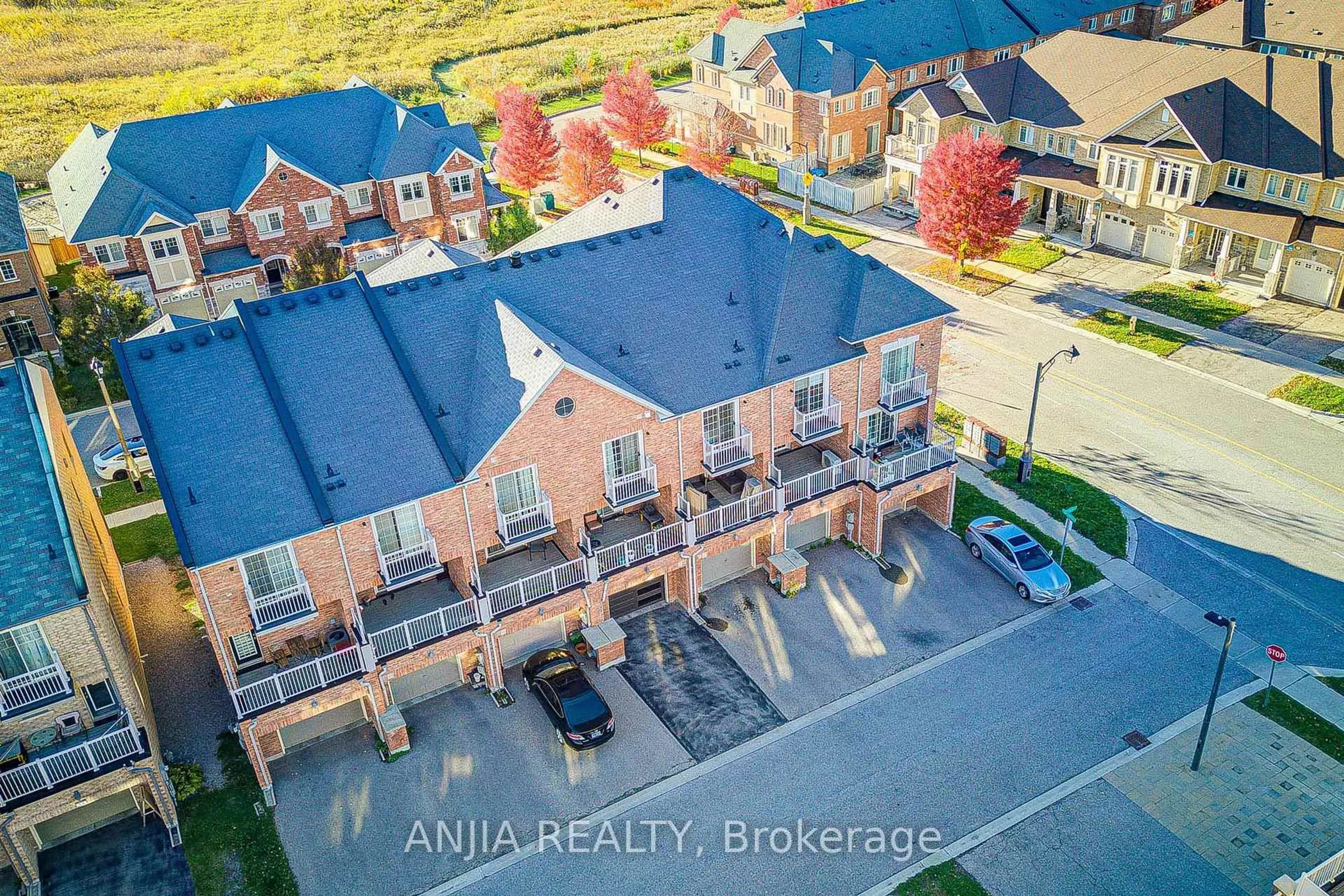A pic from outside/outdoor area/front of a property/back of a property/a pic from drone, building for 5 Valliere Dr, Markham Ontario L6C 0M7
