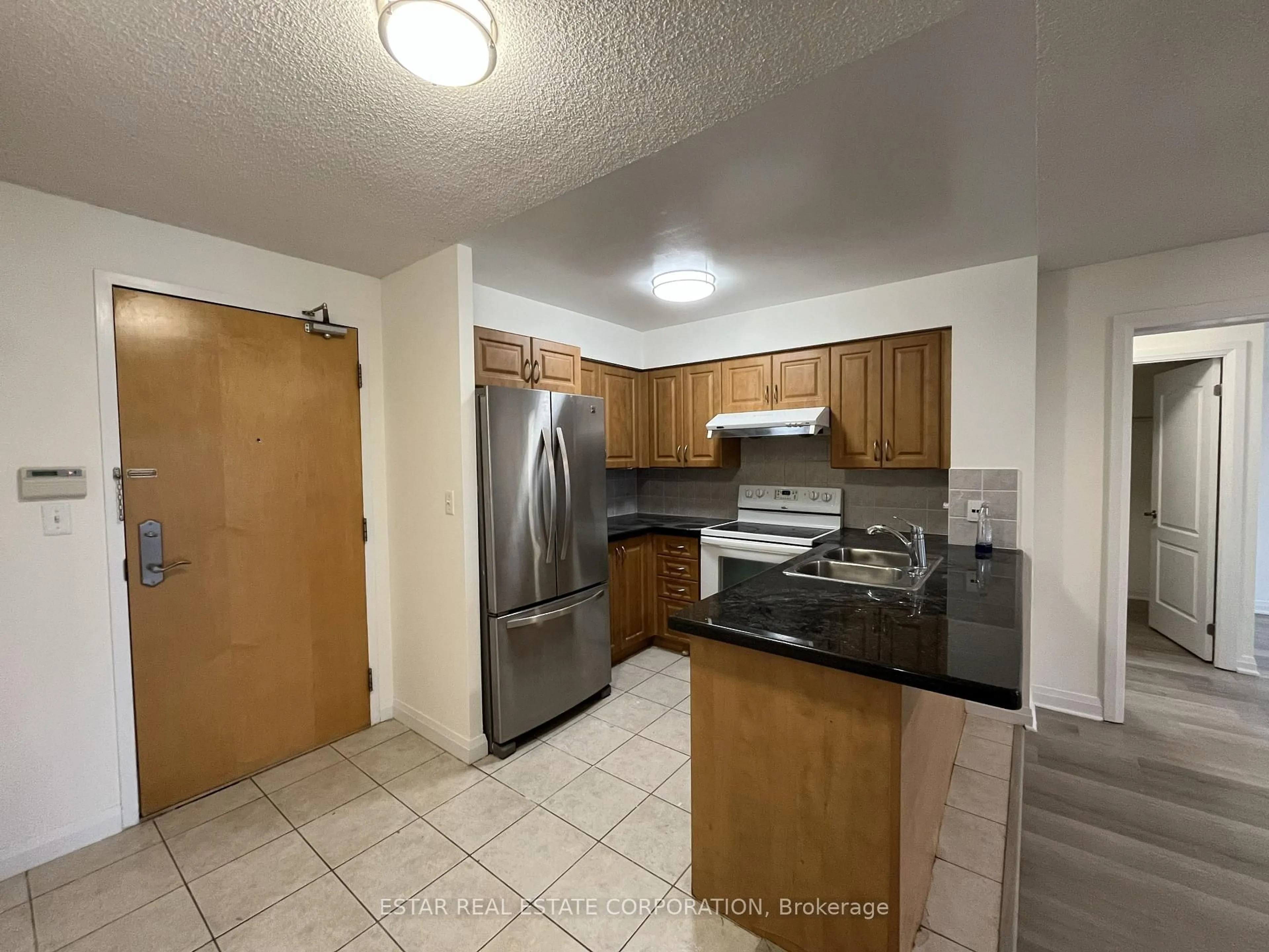 Standard kitchen, unknown for 7363 Kennedy Rd #202, Markham Ontario L3R 1G8