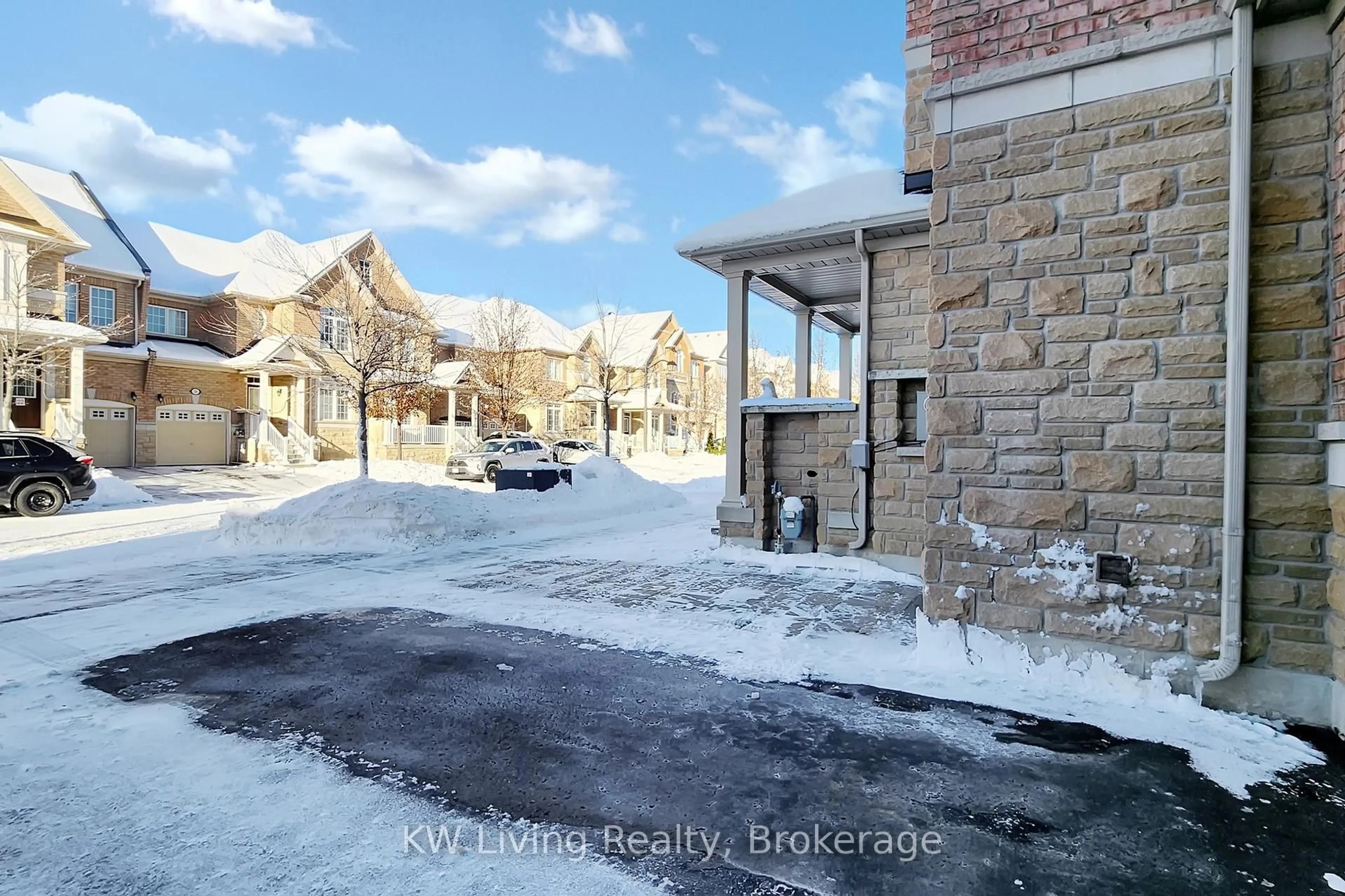 A pic from outside/outdoor area/front of a property/back of a property/a pic from drone, street for 19 Begonia St, Markham Ontario L6E 0N3