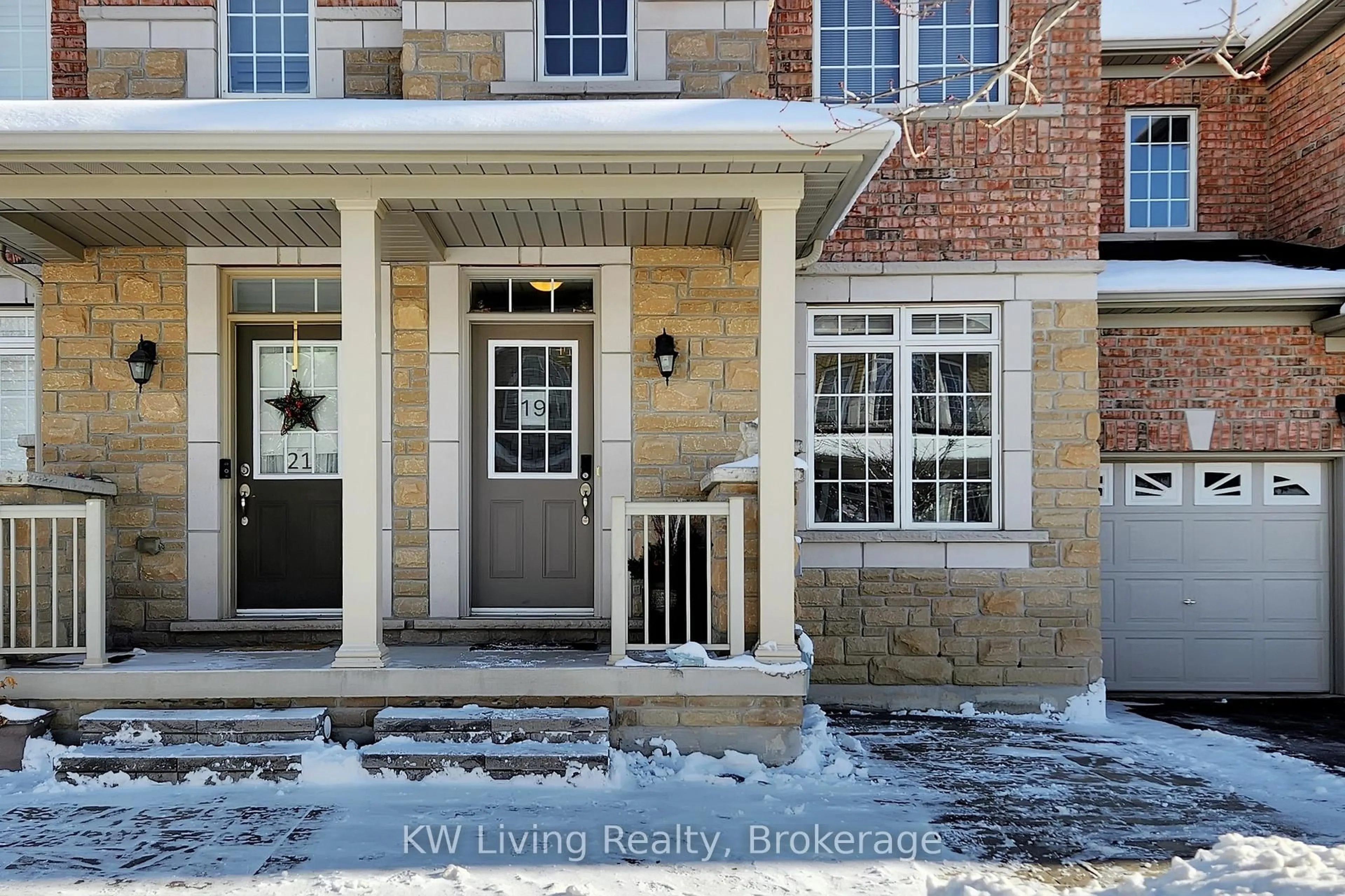 Indoor entryway for 19 Begonia St, Markham Ontario L6E 0N3