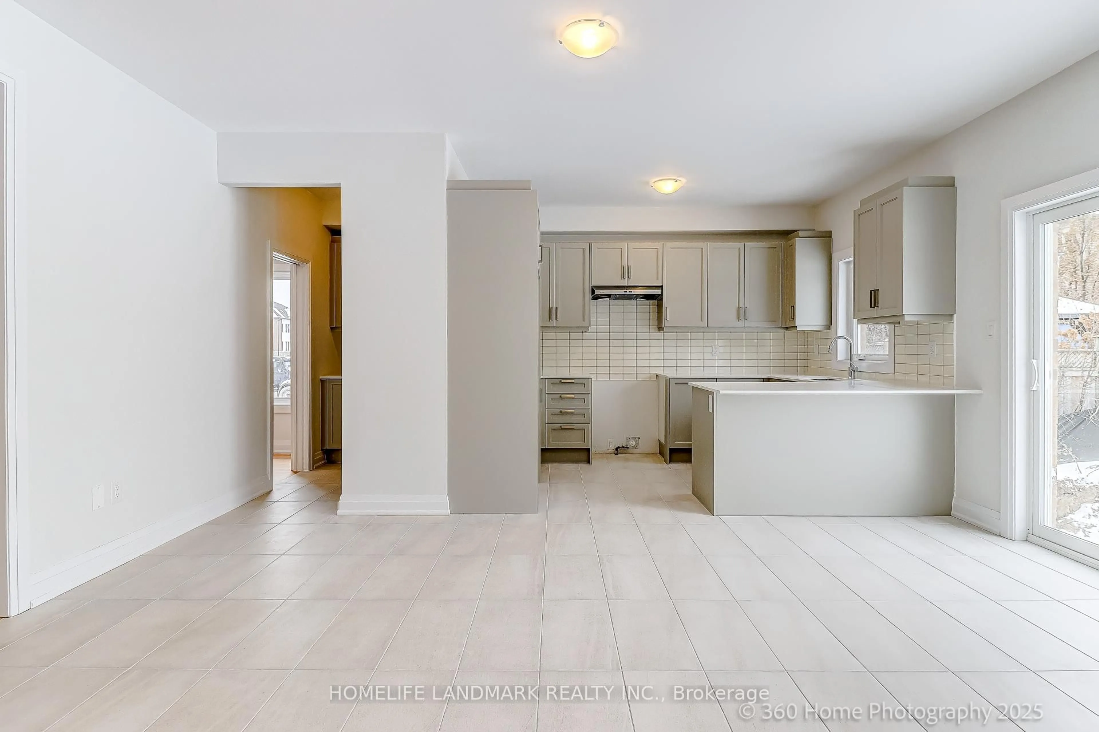 Open concept kitchen, unknown for 219 SEGUIN St, Richmond Hill Ontario L4E 2Y9