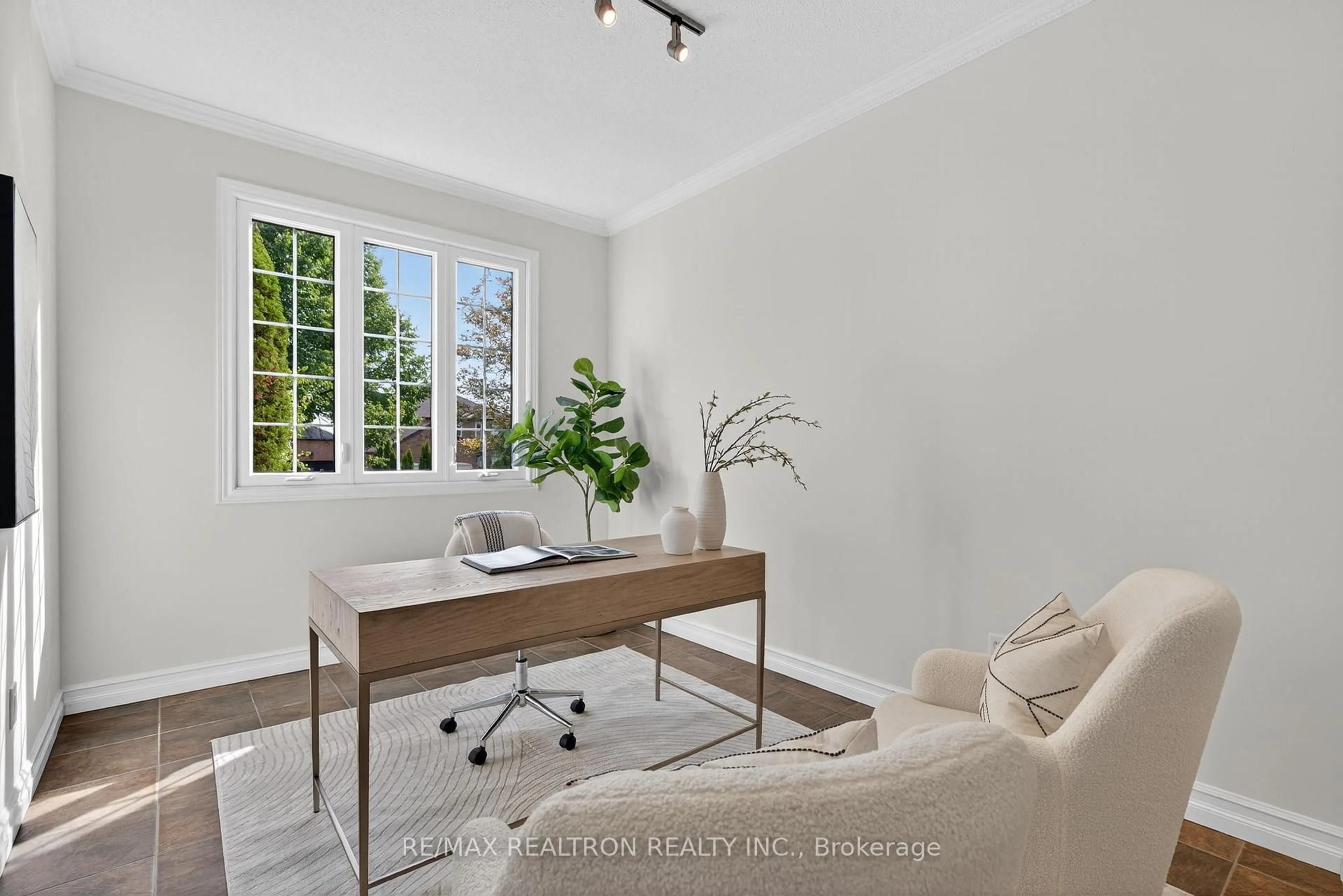 A pic of a room for 351 Kirby Cres, Newmarket Ontario L3X 1G8