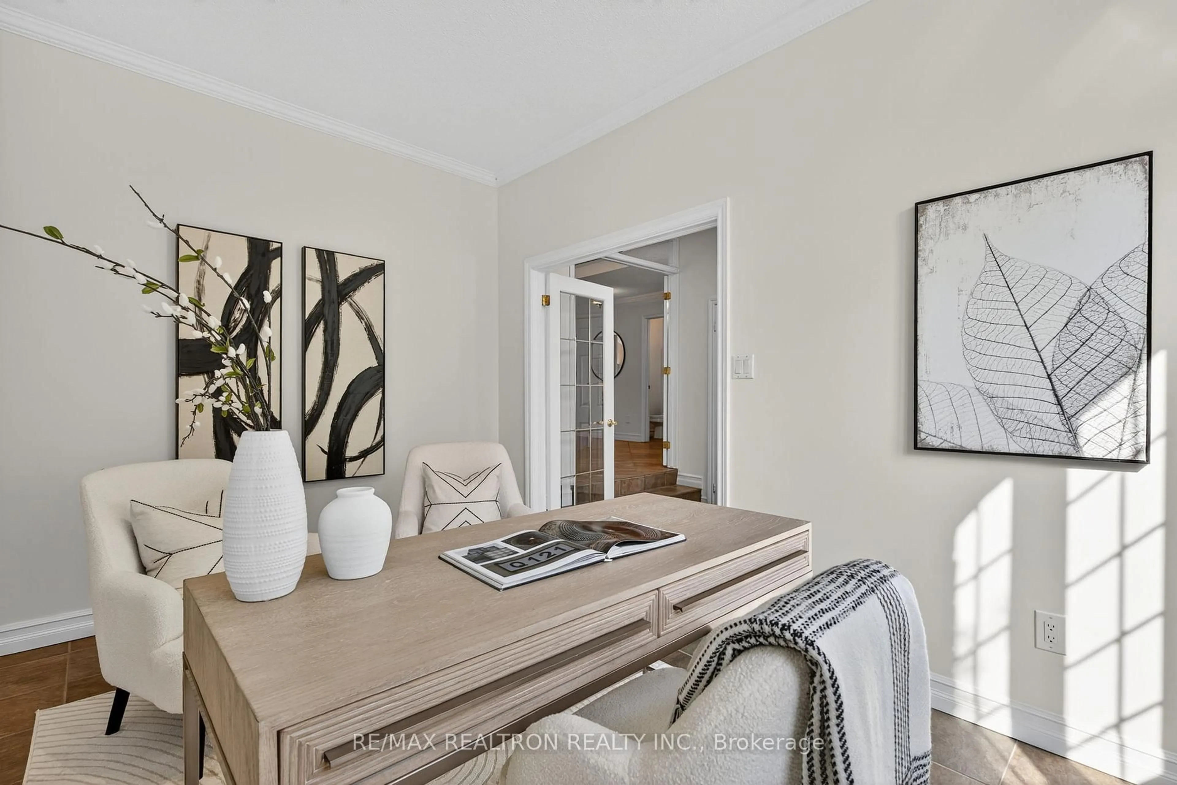 A pic of a room for 351 Kirby Cres, Newmarket Ontario L3X 1G8