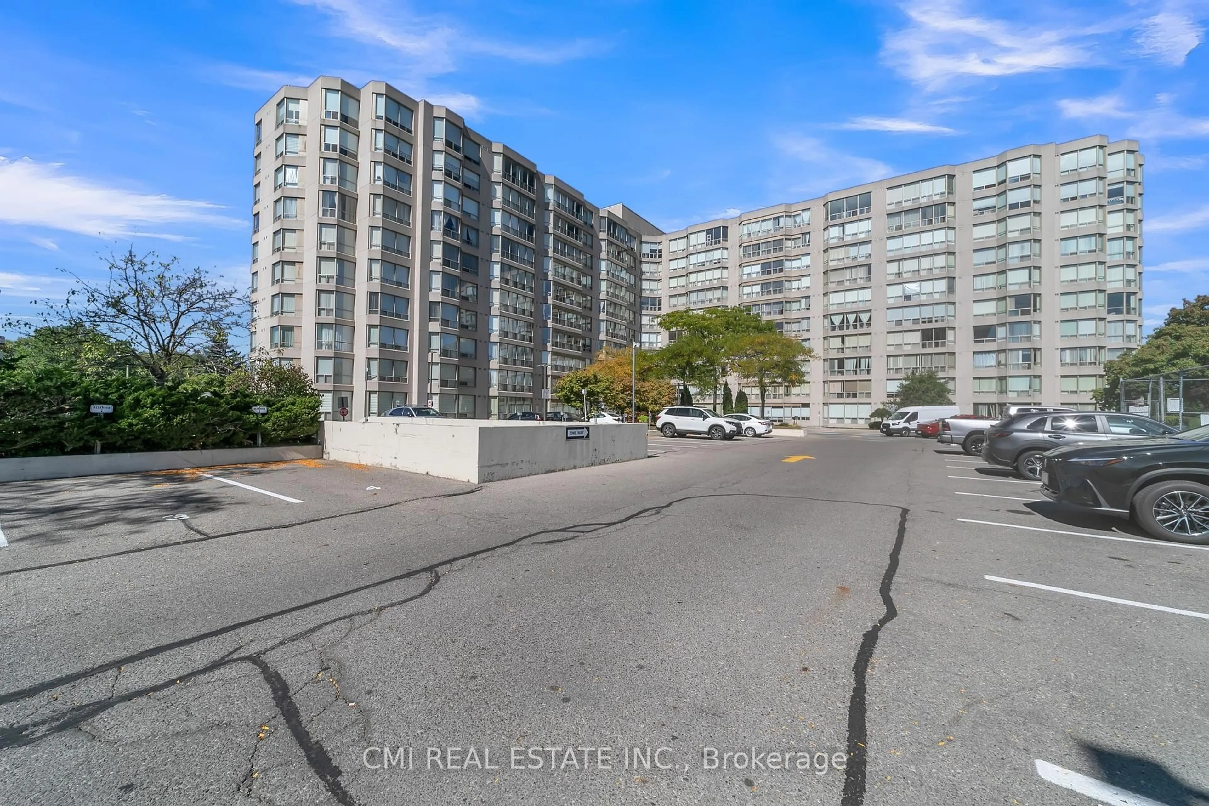 A pic from outside/outdoor area/front of a property/back of a property/a pic from drone, city buildings view from balcony for 309 Major Mackenzie Dr #805, Richmond Hill Ontario L4C 9V5