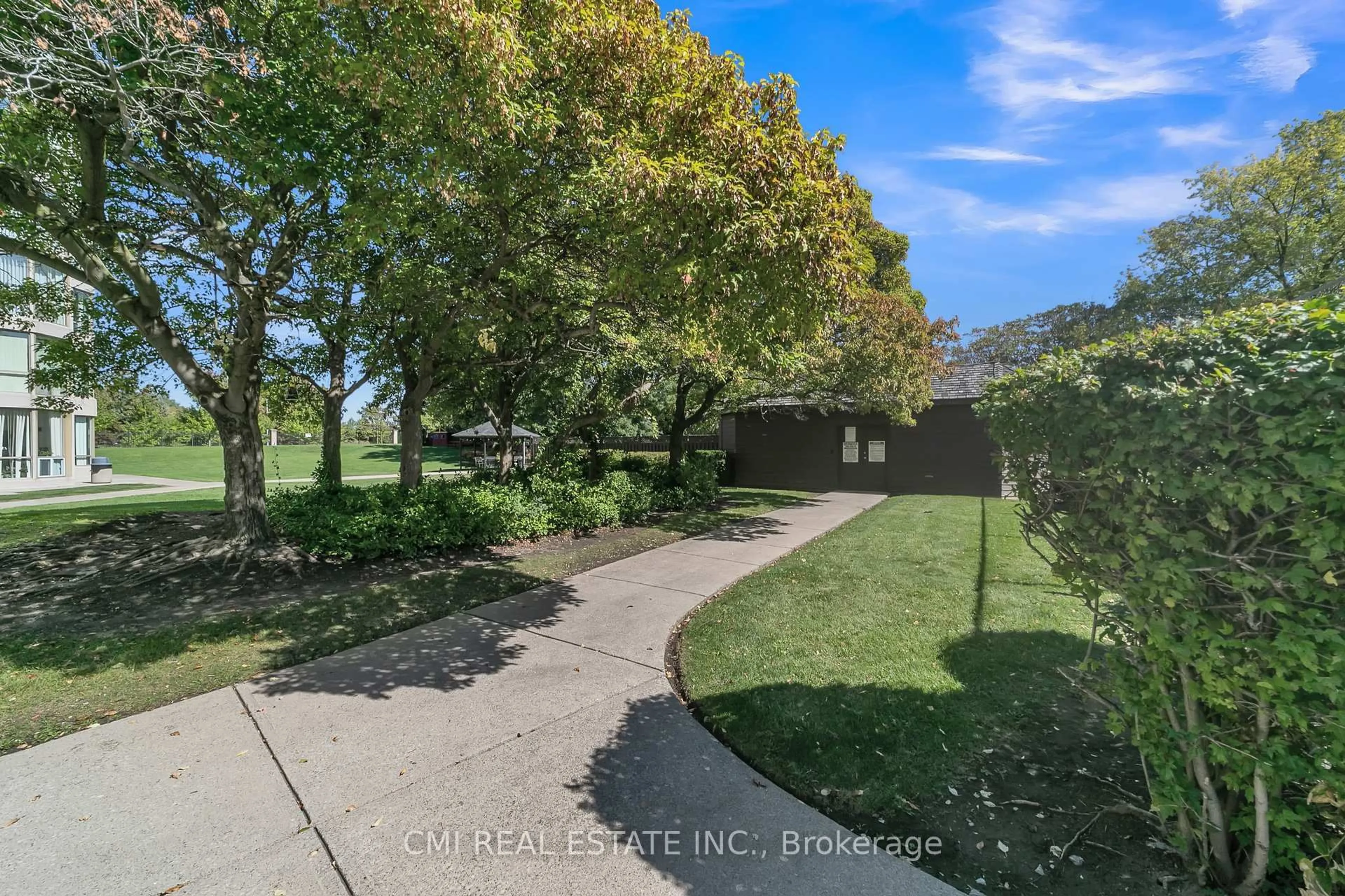 A pic from outside/outdoor area/front of a property/back of a property/a pic from drone, unknown for 309 Major Mackenzie Dr #805, Richmond Hill Ontario L4C 9V5