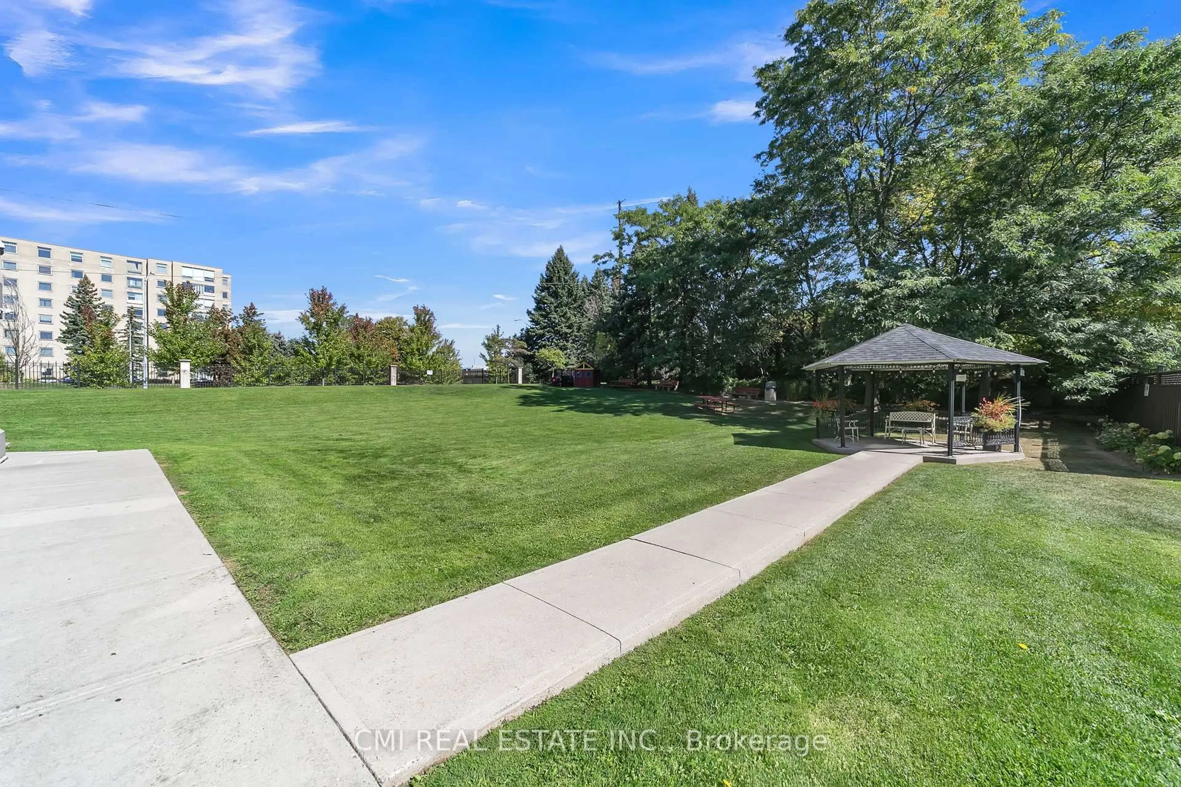 A pic from outside/outdoor area/front of a property/back of a property/a pic from drone, street for 309 Major Mackenzie Dr #805, Richmond Hill Ontario L4C 9V5