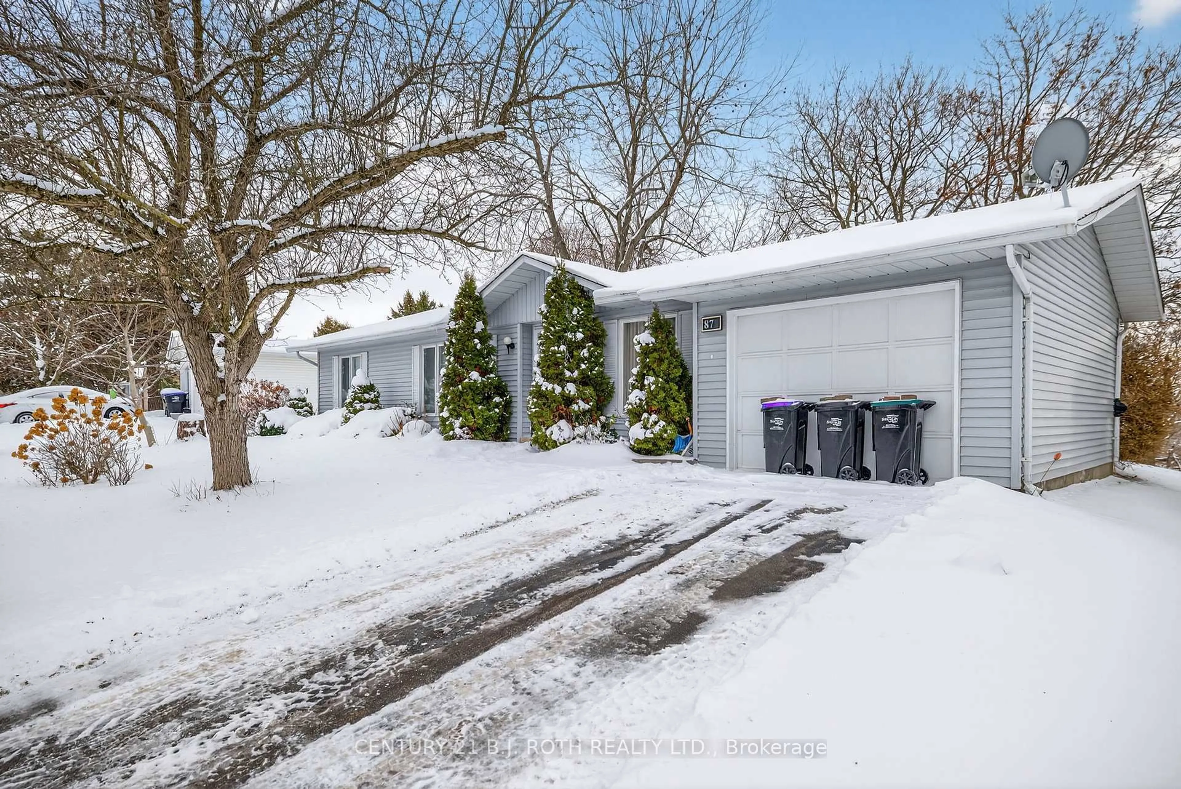 A pic from outside/outdoor area/front of a property/back of a property/a pic from drone, street for 87 Tecumseth Pines Dr, New Tecumseth Ontario L0G 1W0