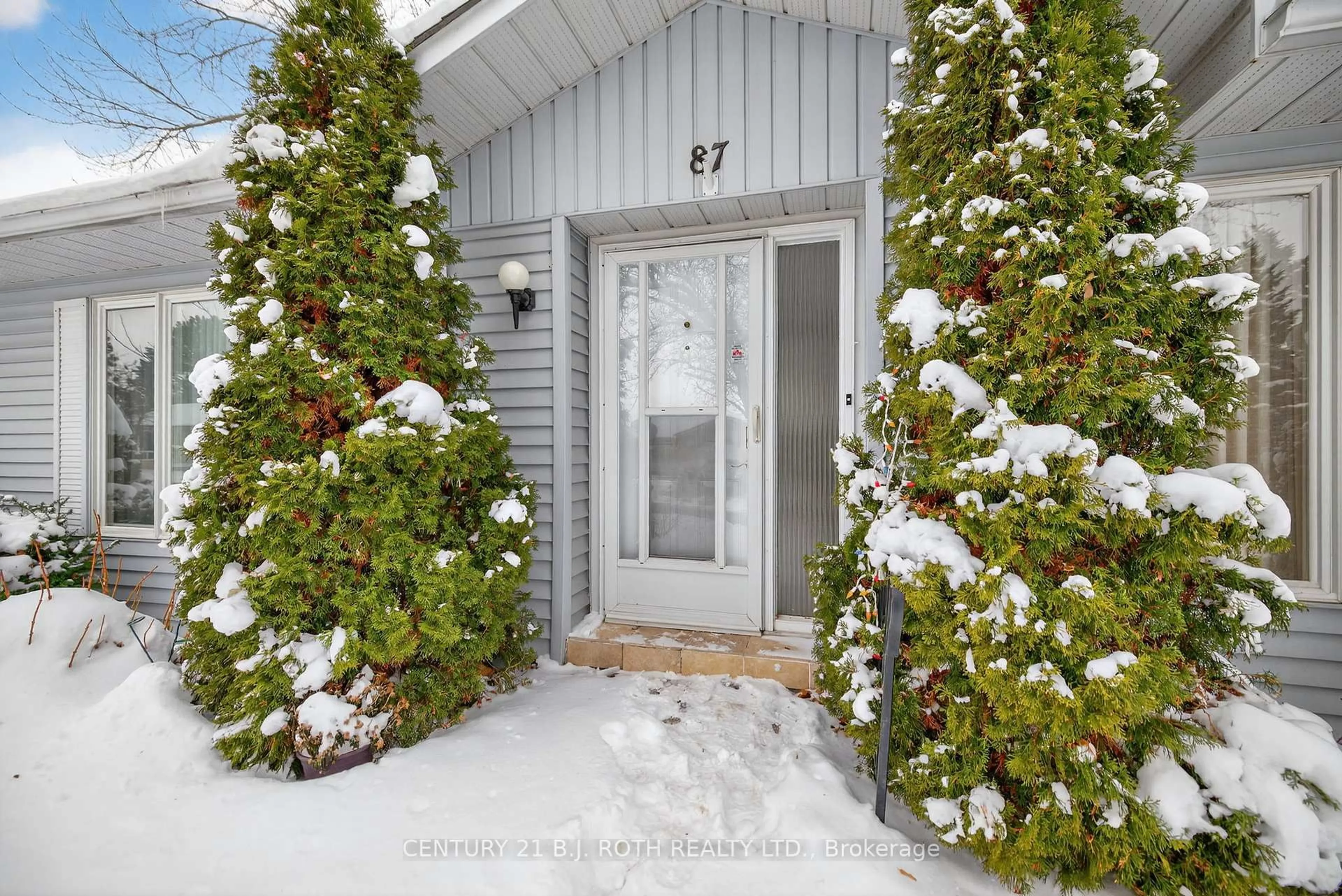 Indoor entryway for 87 Tecumseth Pines Dr, New Tecumseth Ontario L0G 1W0