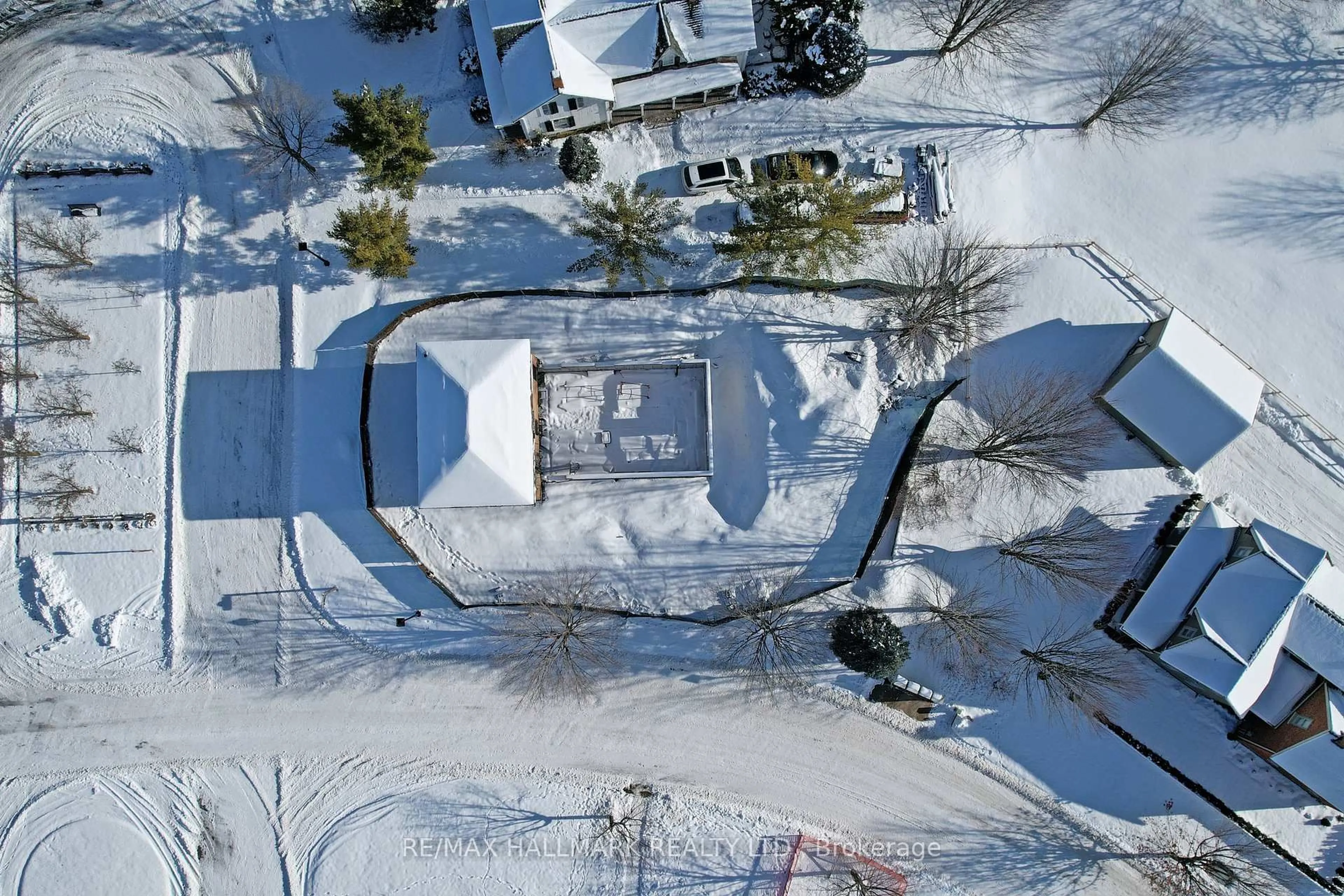 A pic from outside/outdoor area/front of a property/back of a property/a pic from drone, street for 2 Alexander Hunter Pl, Markham Ontario L6E 1A8