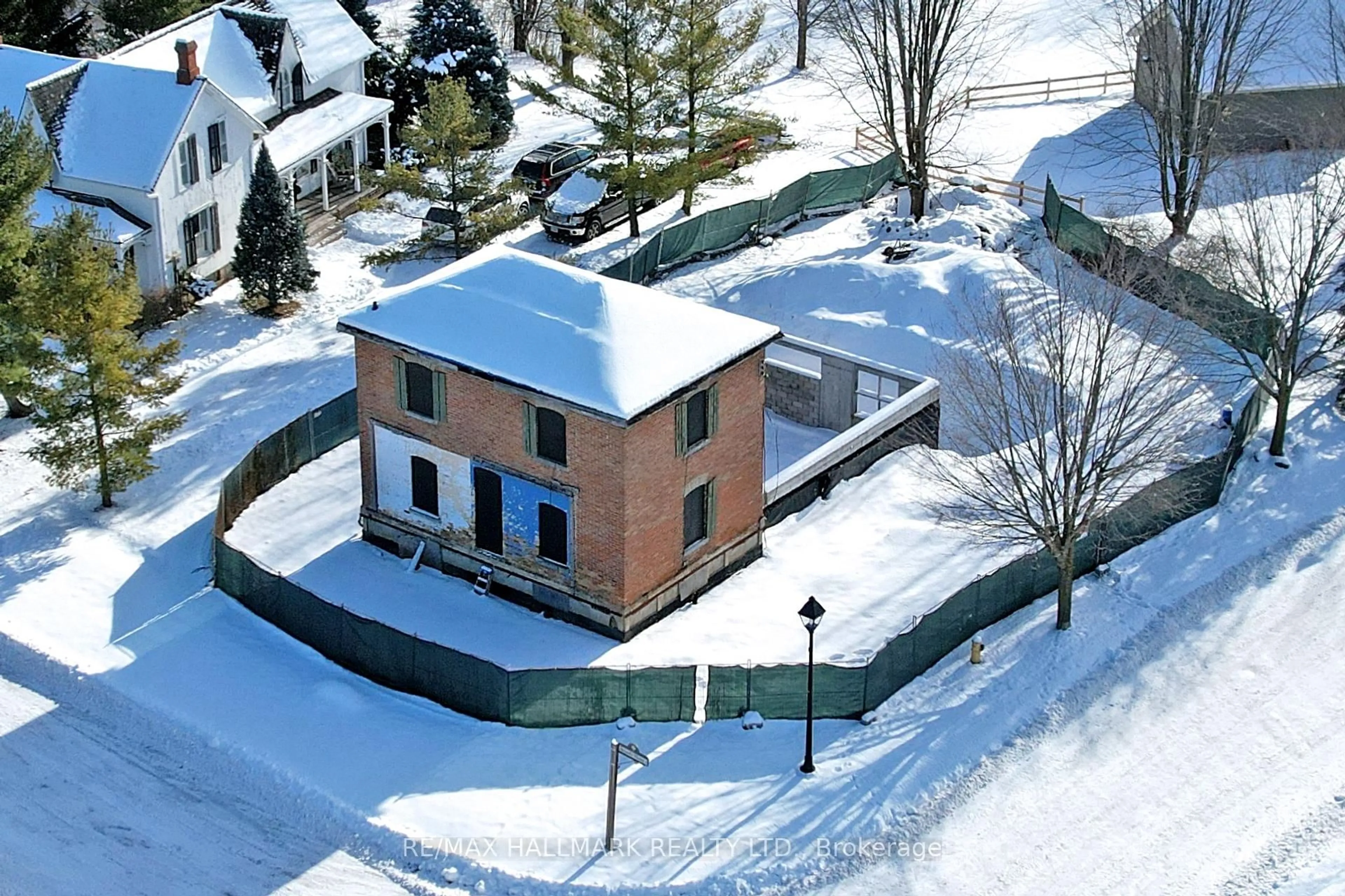 A pic from outside/outdoor area/front of a property/back of a property/a pic from drone, street for 2 Alexander Hunter Pl, Markham Ontario L6E 1A8