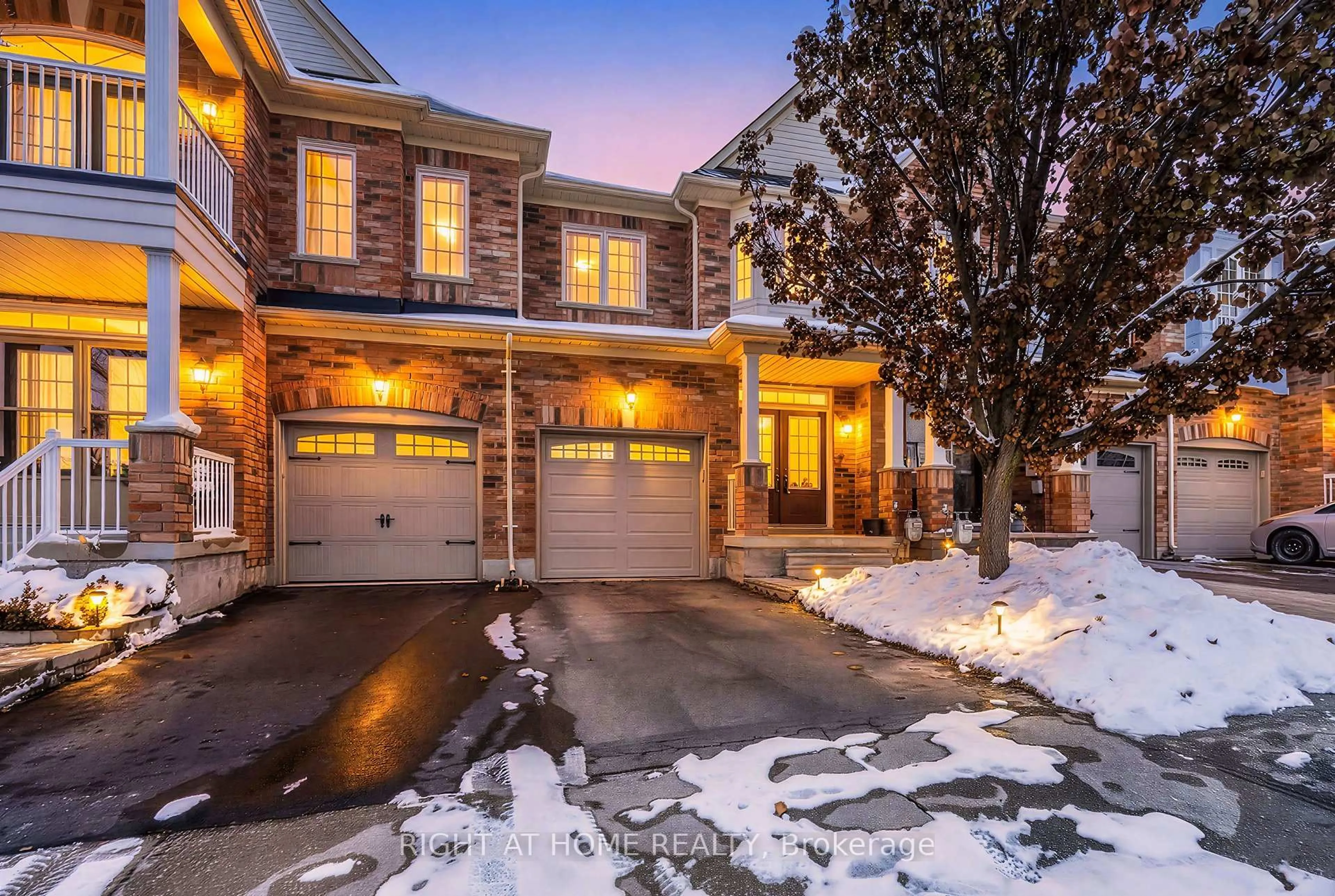 Home with brick exterior material, street for 320 Ravineview Dr #9, Vaughan Ontario L6A 4H1